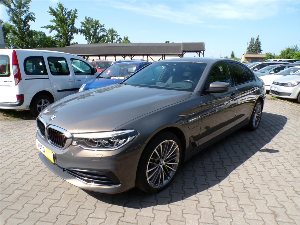 BMW Řada 5, 530e xDrive iPerformance - fotka 2