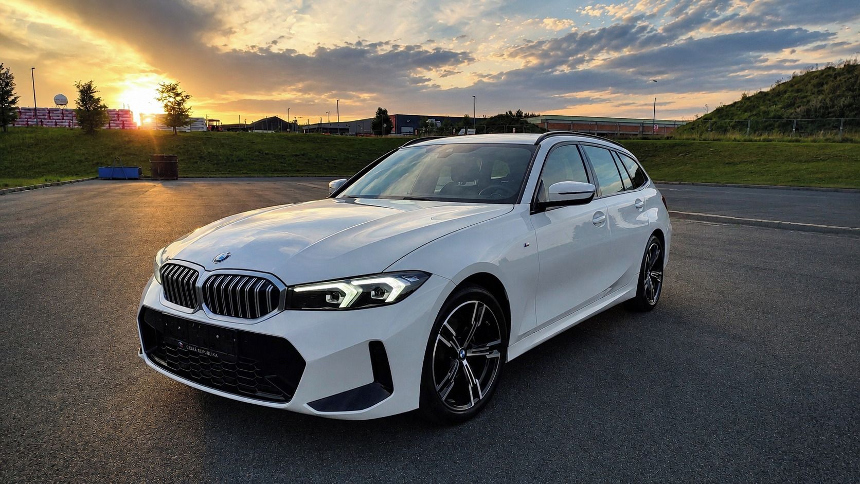 BMW Řada 3, 320d xDrive Touring M Paket - fotka 2