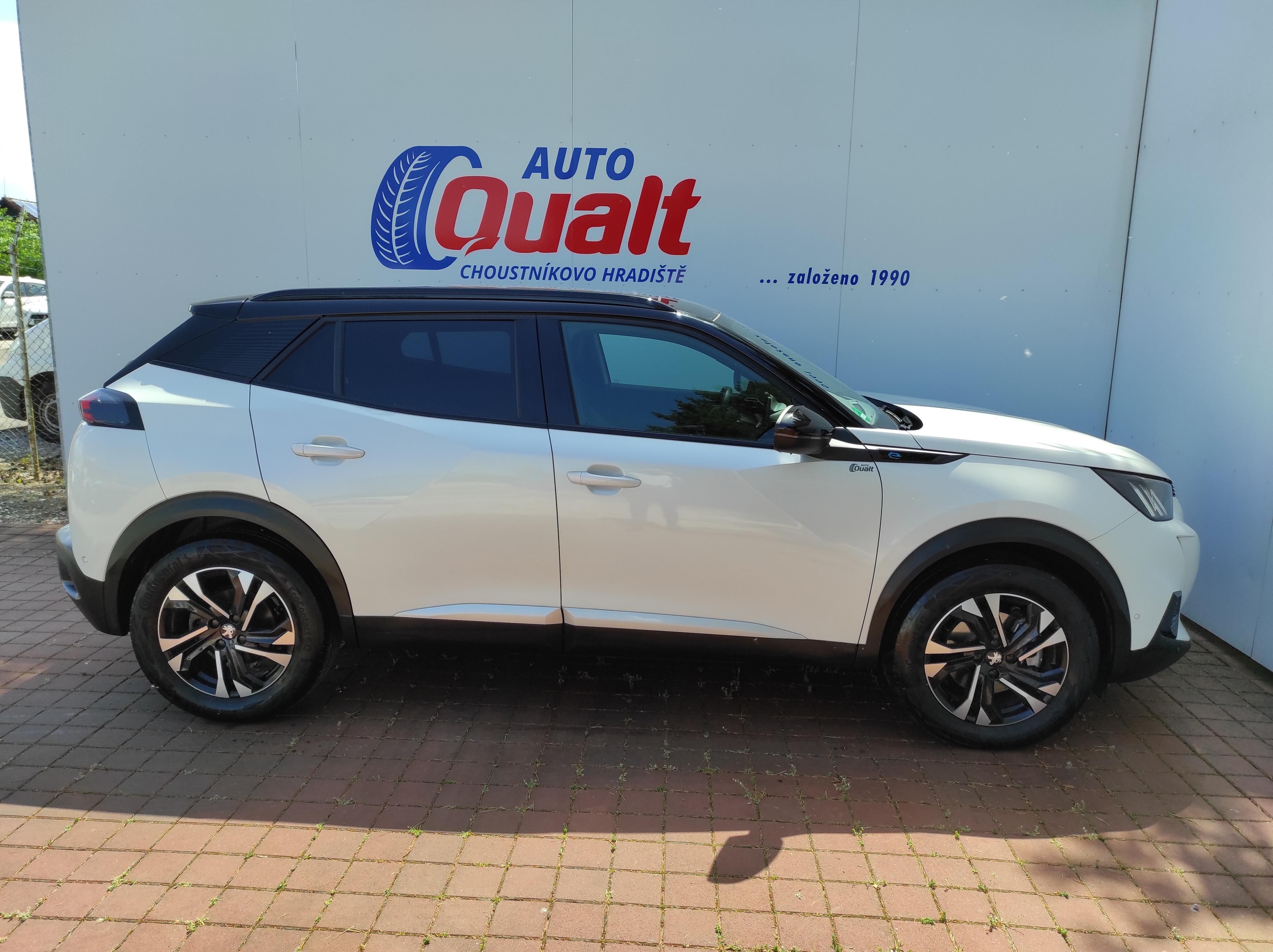 Peugeot 2008, e-GT + PANORAMA SOH 97,6 % - fotka 4