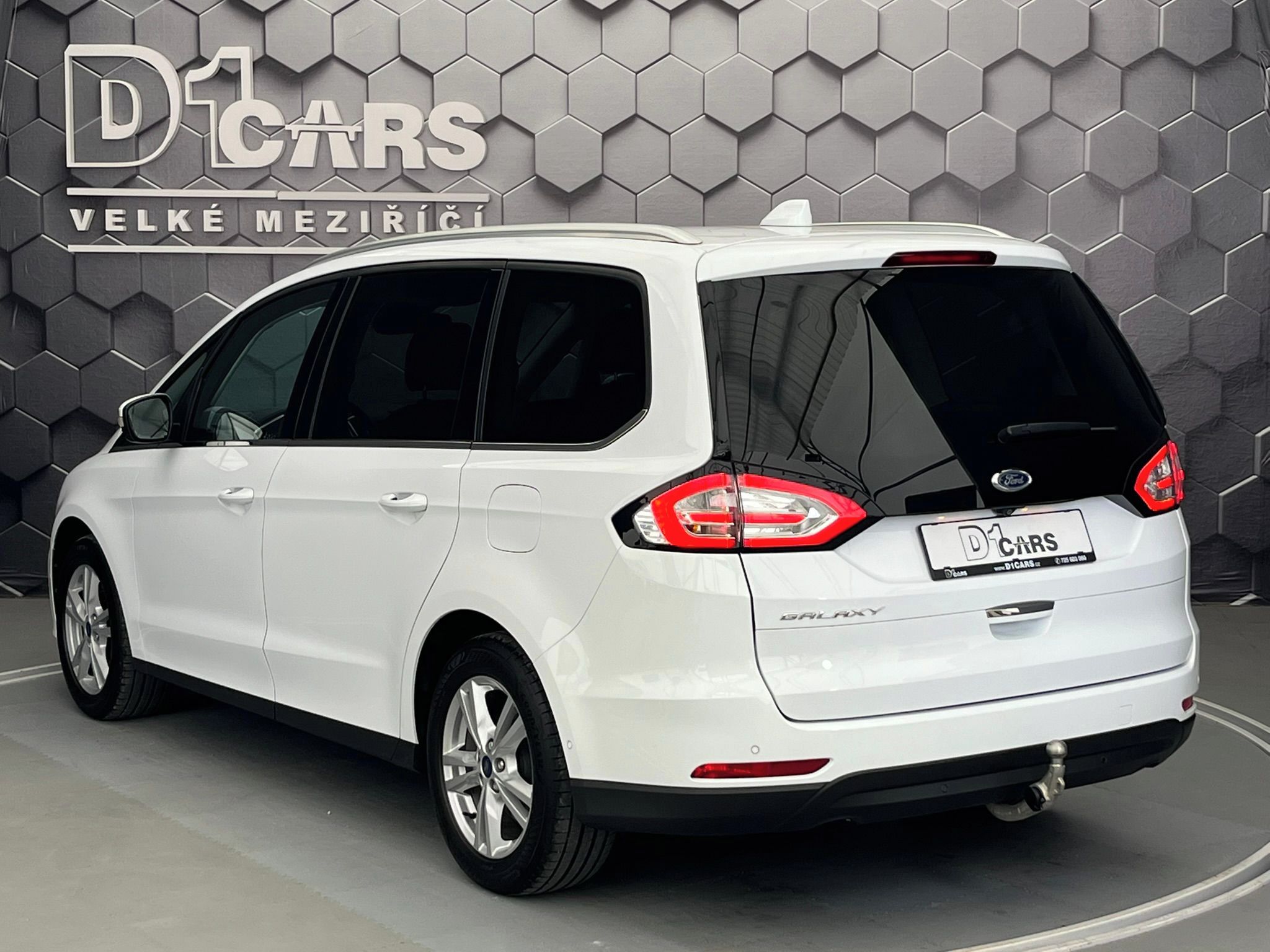 Ford Galaxy, 110 kW, AT8, LED, ACC - fotka 2