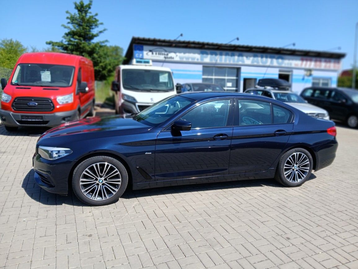 BMW Řada 5, 520D Sport Line - fotka 2