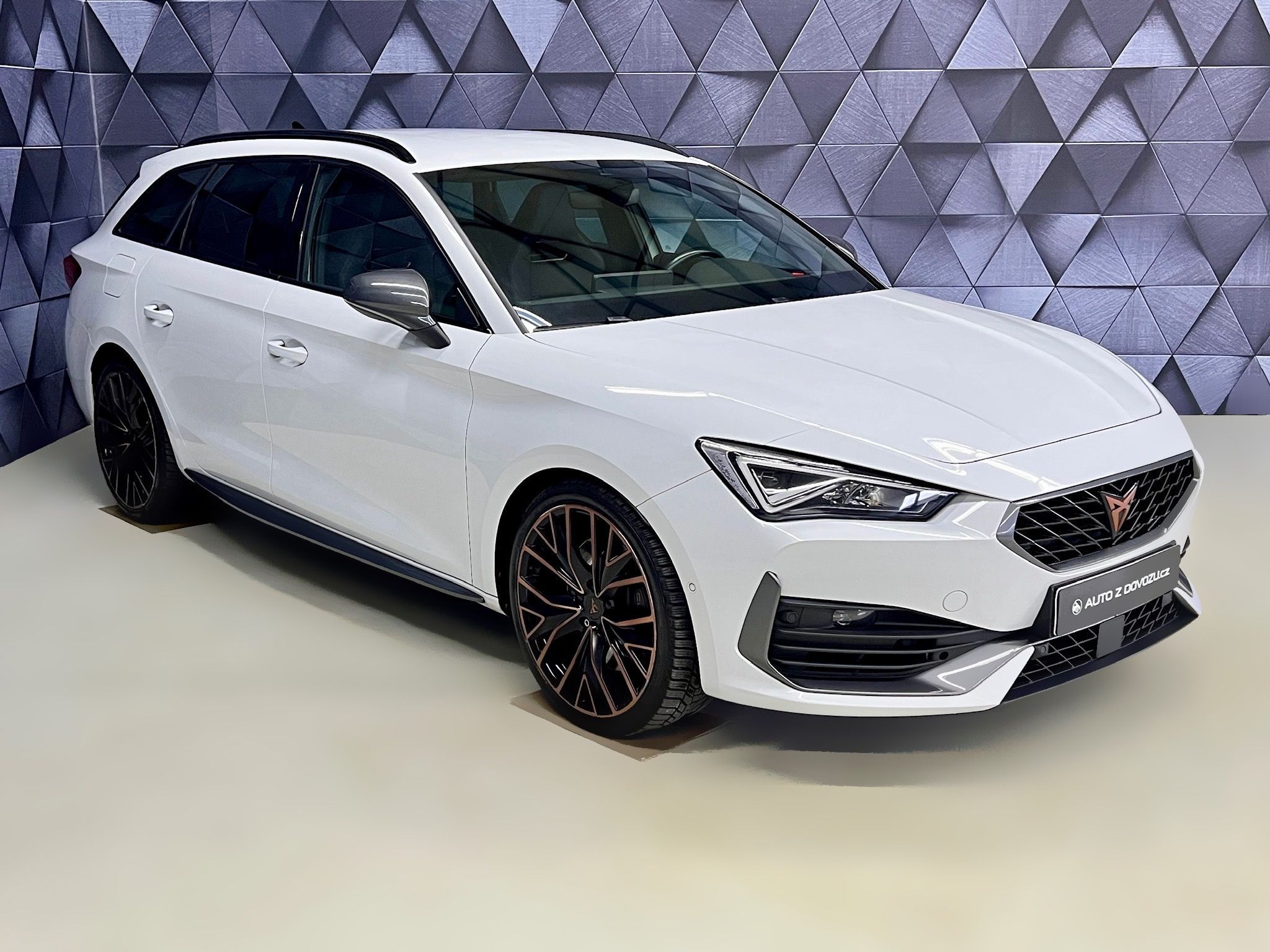 Cupra Leon, 2.0TSI 228KW DSG 4WD, LED, ACC - fotka 4