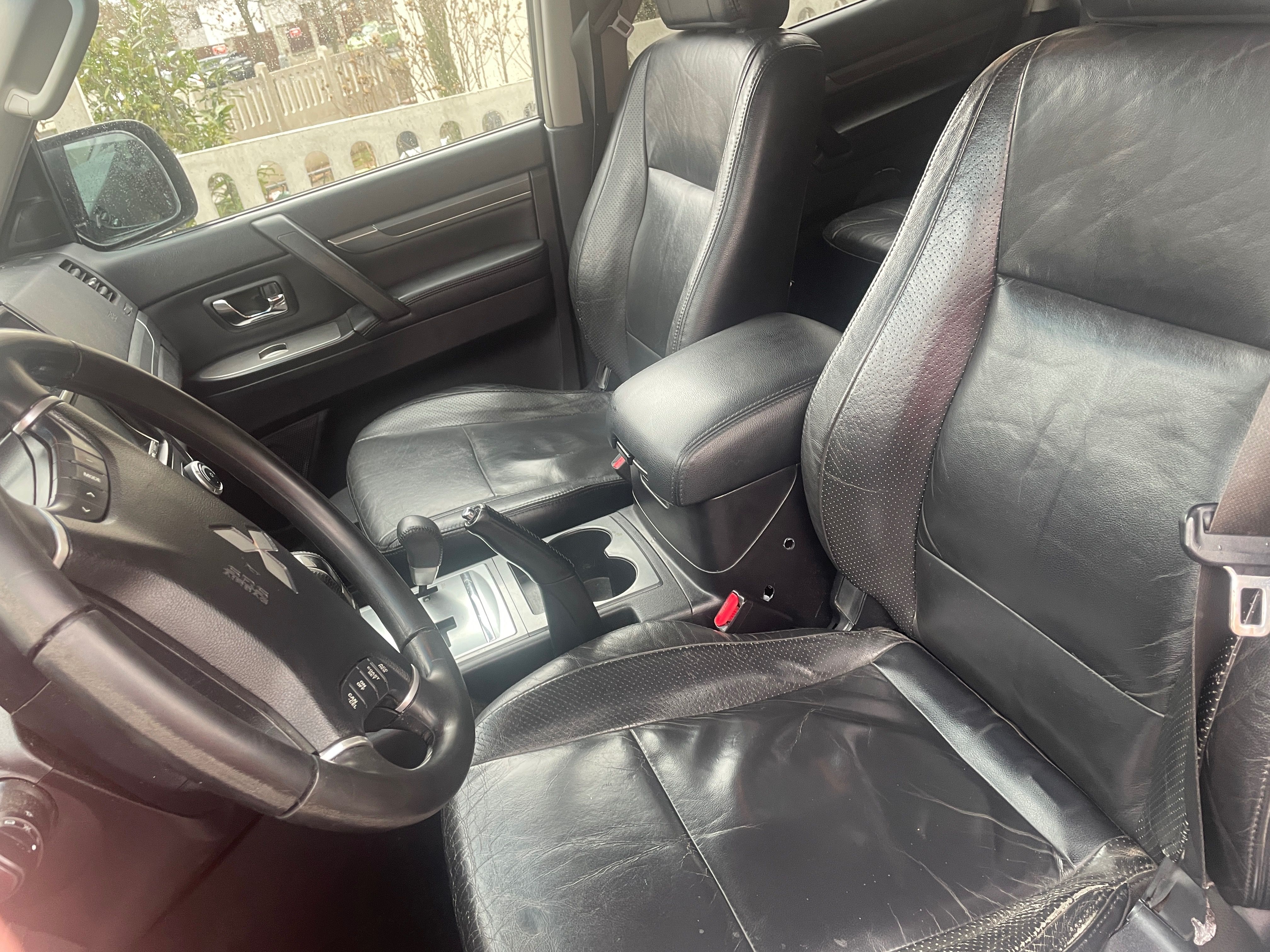 Mitsubishi Pajero, Mitsubishi Pajero 3.2 D 7 Míst - fotka 5