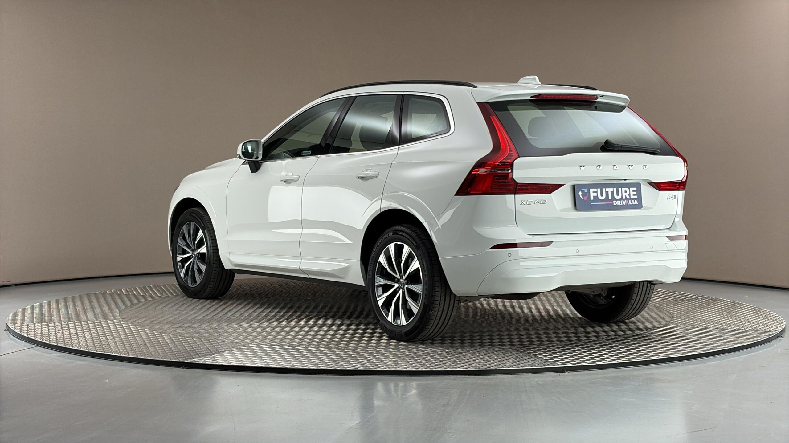 Volvo XC60, 2.0 B4 AUT AWD Momentum Pro - fotka 2