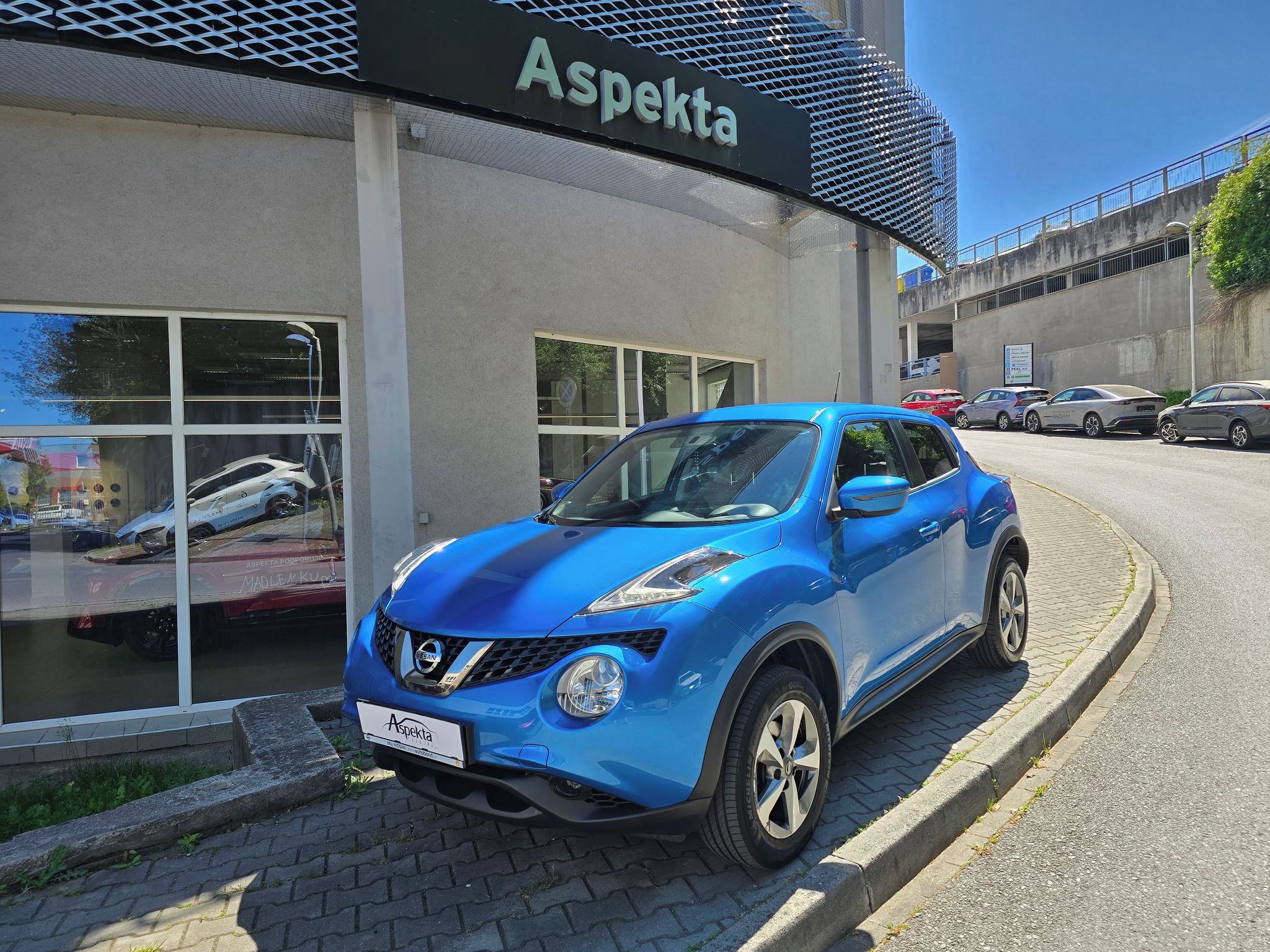 Nissan Juke, 1.6i A/T, ČR, serv.kn., 1.maj.