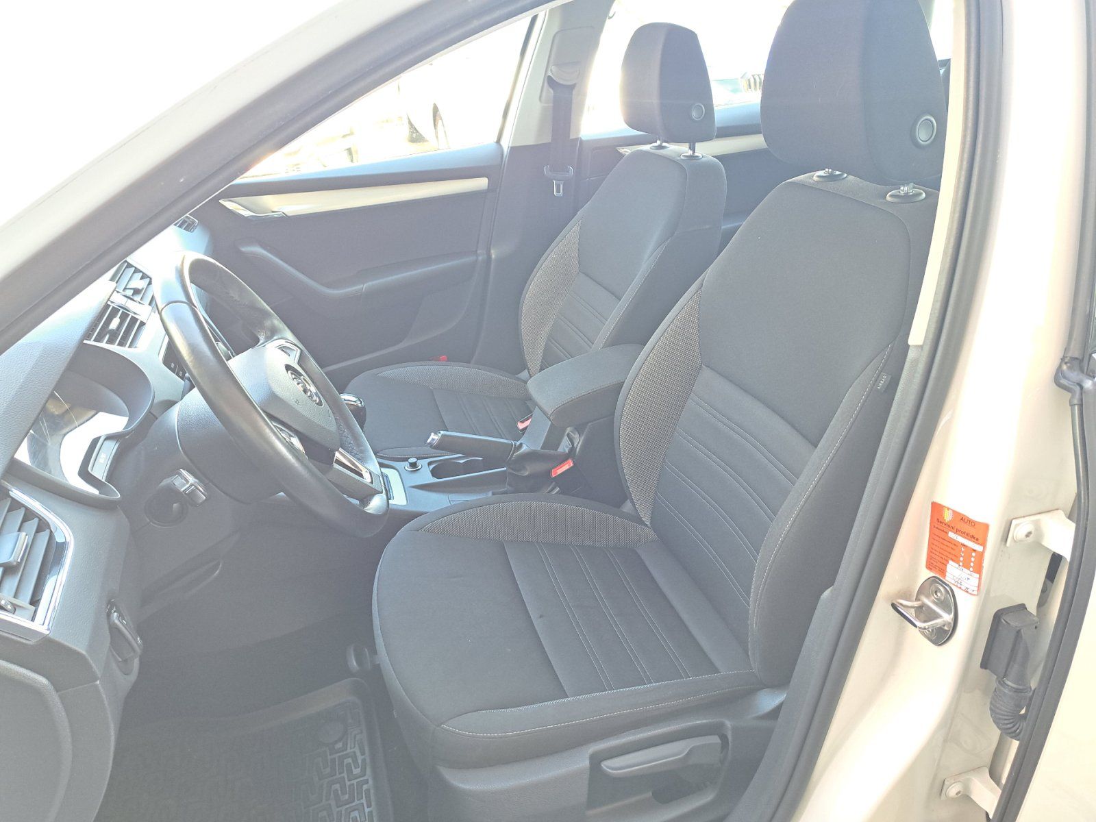 Škoda Octavia, 1,6TDI 85kW Ambition Plus - fotka 6