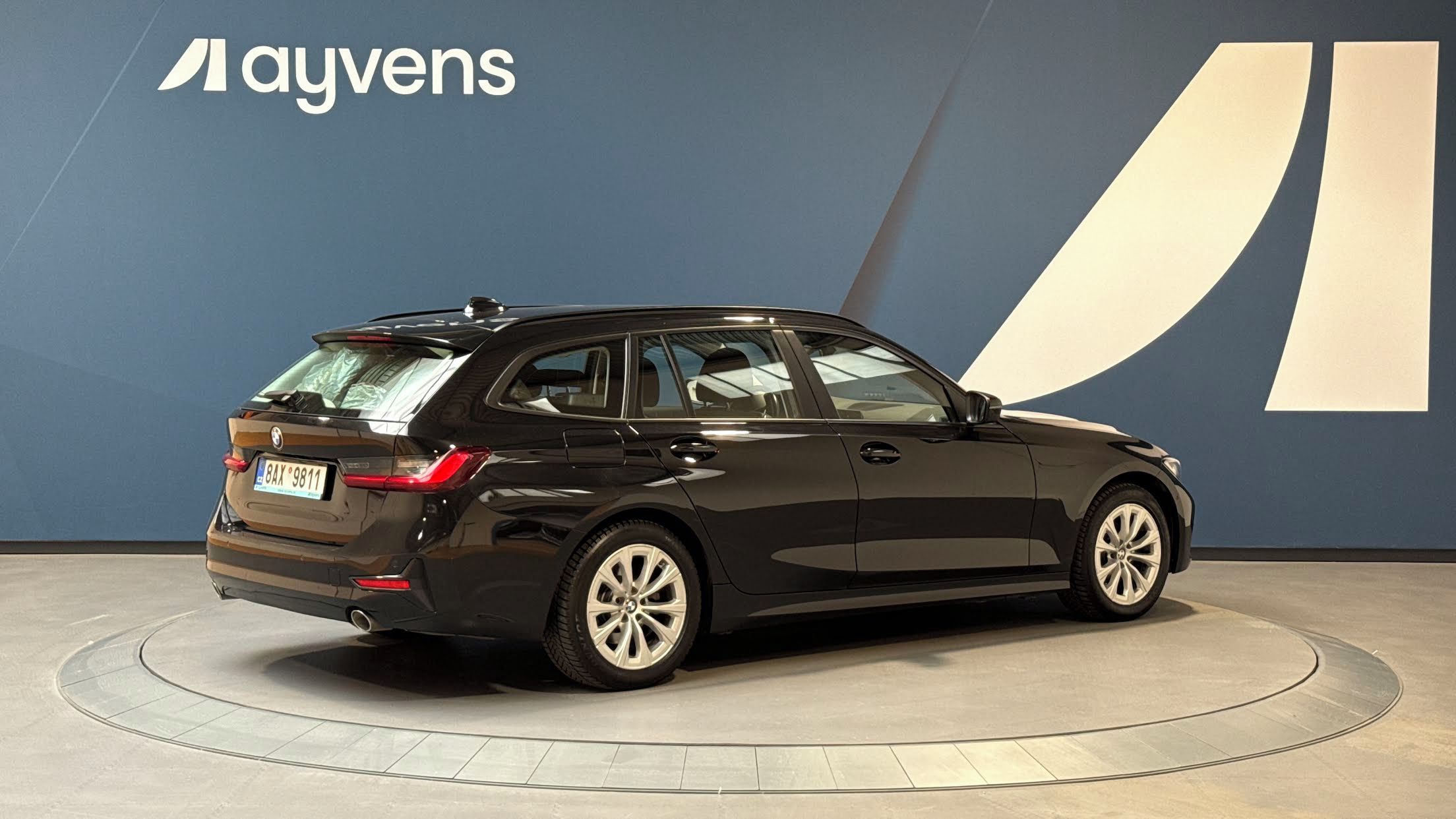 BMW Řada 3, 2.0 318d Touring - fotka 2