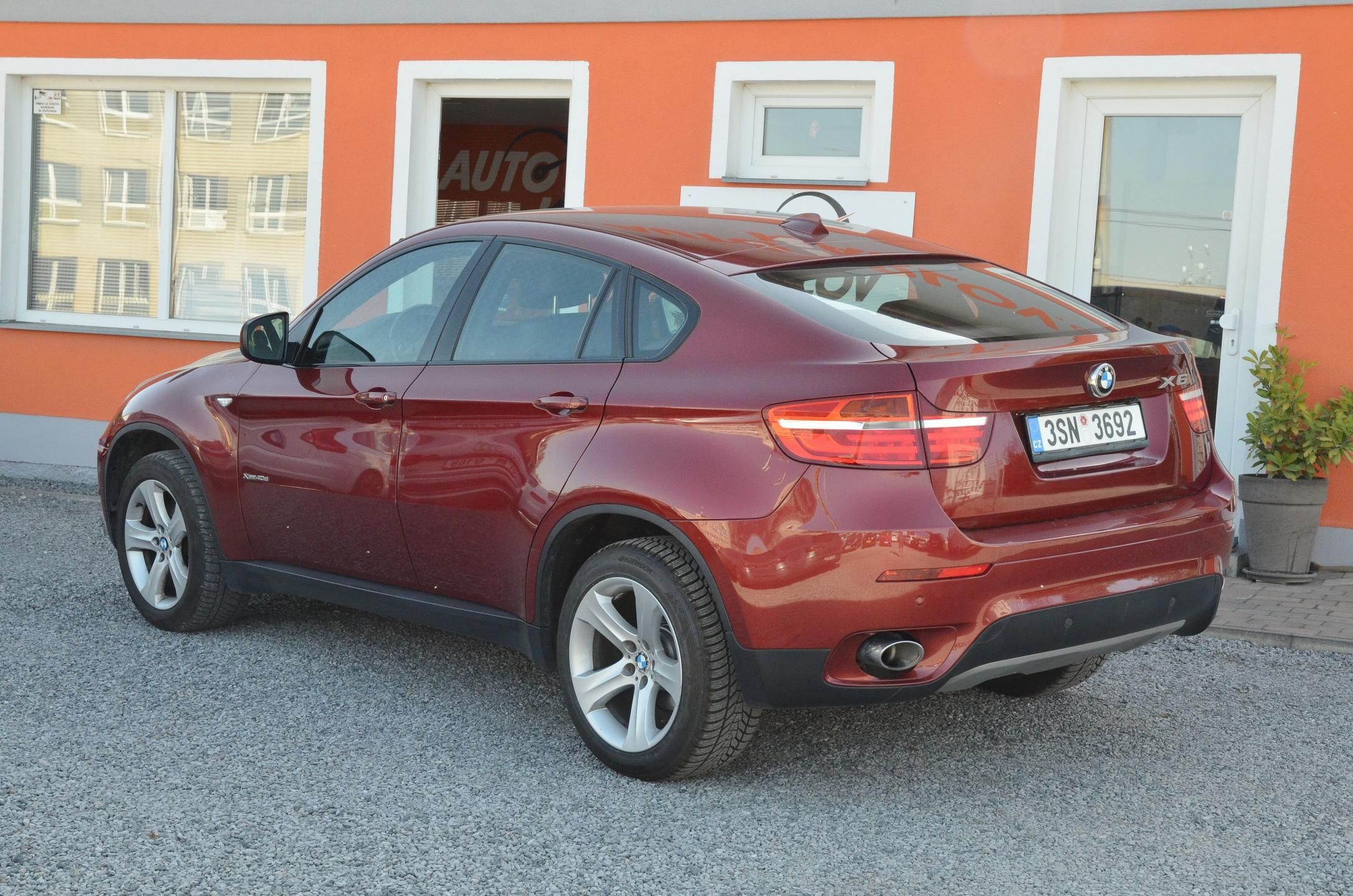 BMW X6, xDrive 40d 225kW / ČR - fotka 4