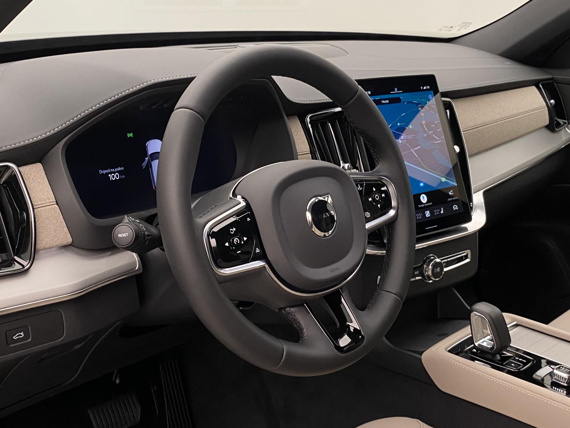 Volvo XC90, B5 AWD AUT CORE 7míst - fotka 4