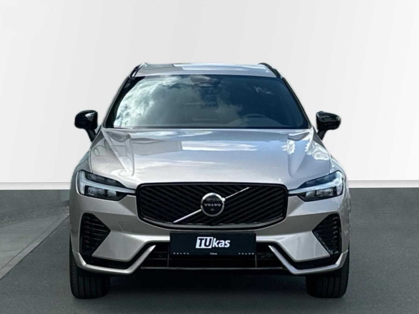 Volvo XC60, 2.0T6 AWD 293kW 4x4  PLUS DARK - fotka 3