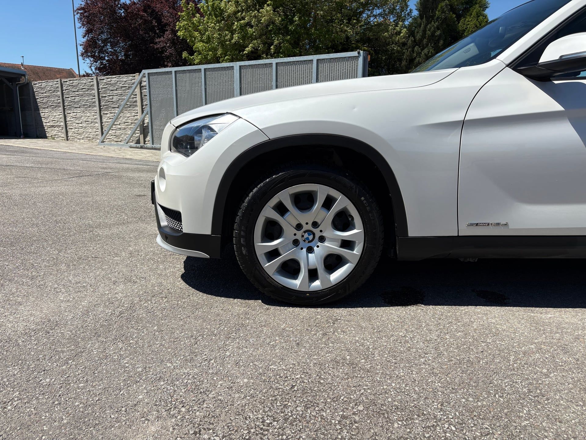 BMW X1, sDrive18d/AUT/ČR-2.maj./servis - fotka 2