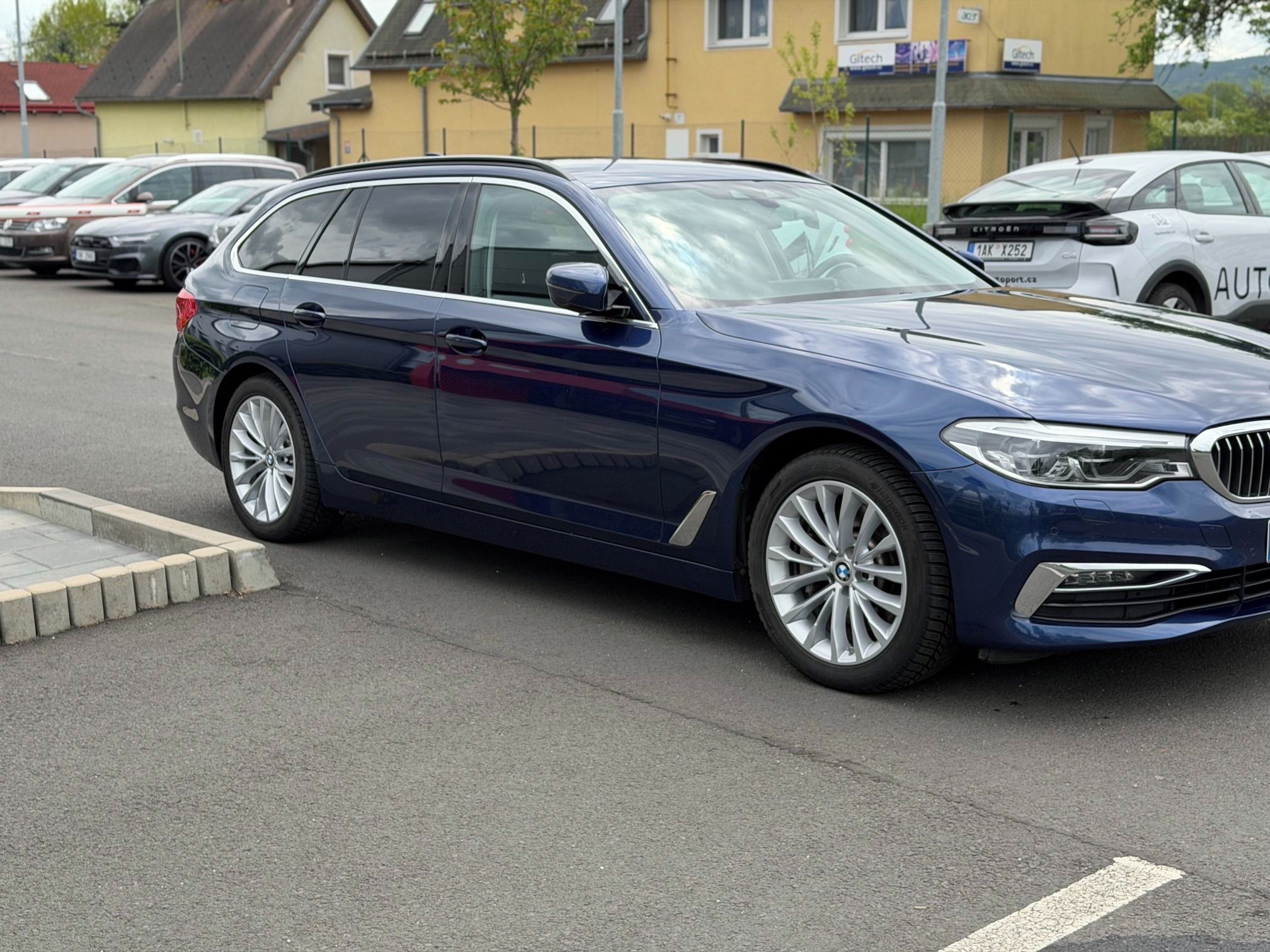 BMW Řada 5, 530 d xDrive Luxury, nez.topen - fotka 4