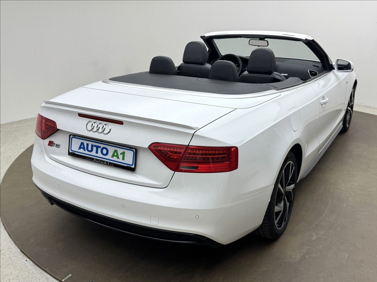 Audi A5, 2,0 140kW S-LINE 4X4 VÝHŘEV TZ - fotka 4