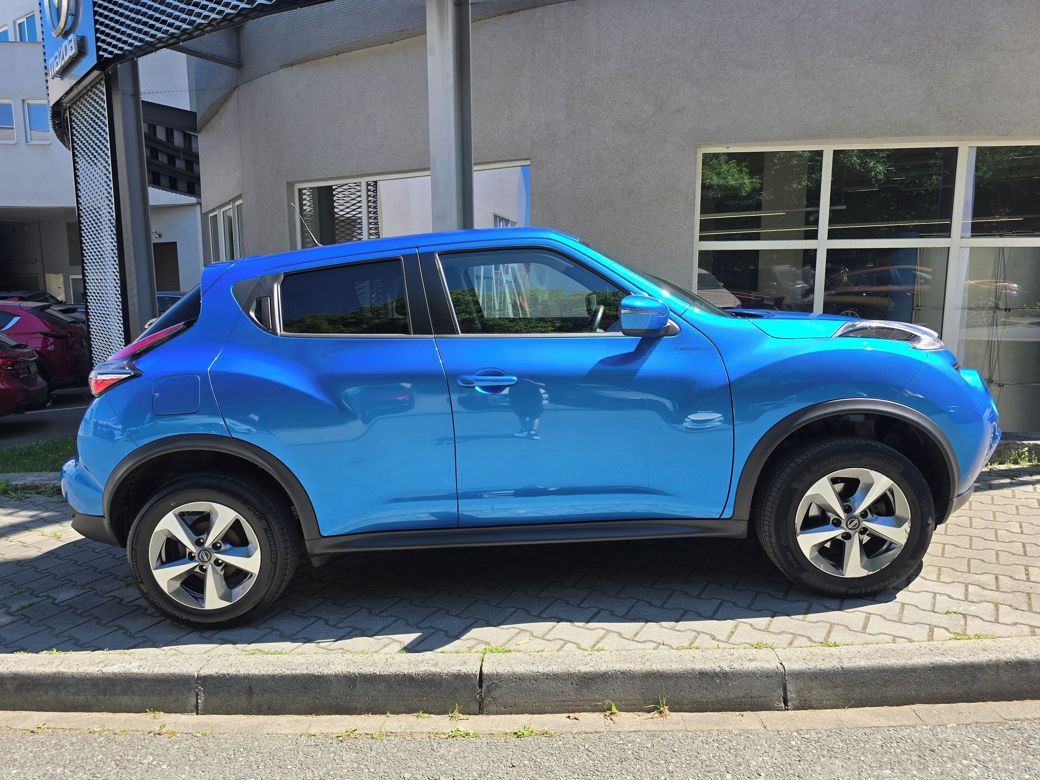 Nissan Juke, 1.6i A/T, ČR, serv.kn., 1.maj. - fotka 6