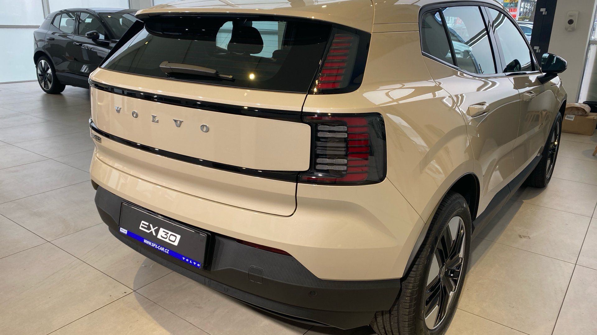 Volvo EX30, PLUS, P5 electric, 200 kW / 27 - fotka 4
