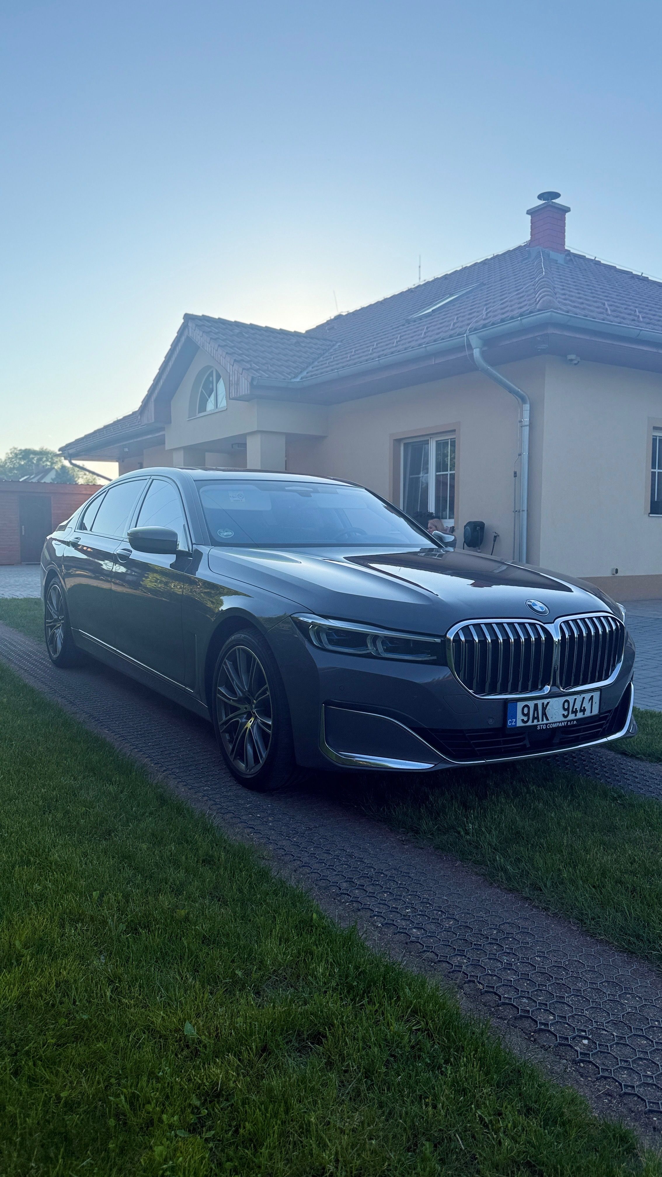 BMW Řada 7, 730D Long xDrive 2021, Harman - fotka 5