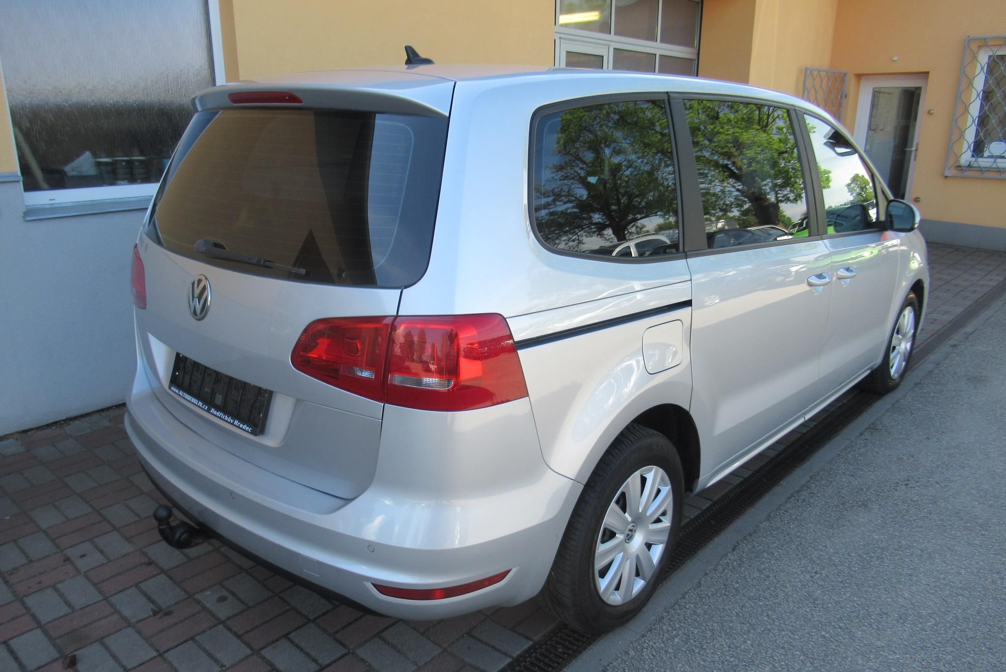 Volkswagen Sharan, 2.0 TDi  KLIMA WEBASTO TAŽNÉ - fotka 2