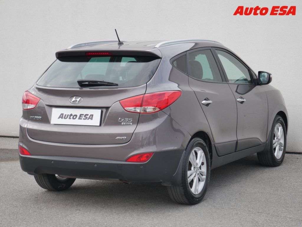 Hyundai ix35, 2.0CRDi 4x4,1.maj,AC - fotka 4