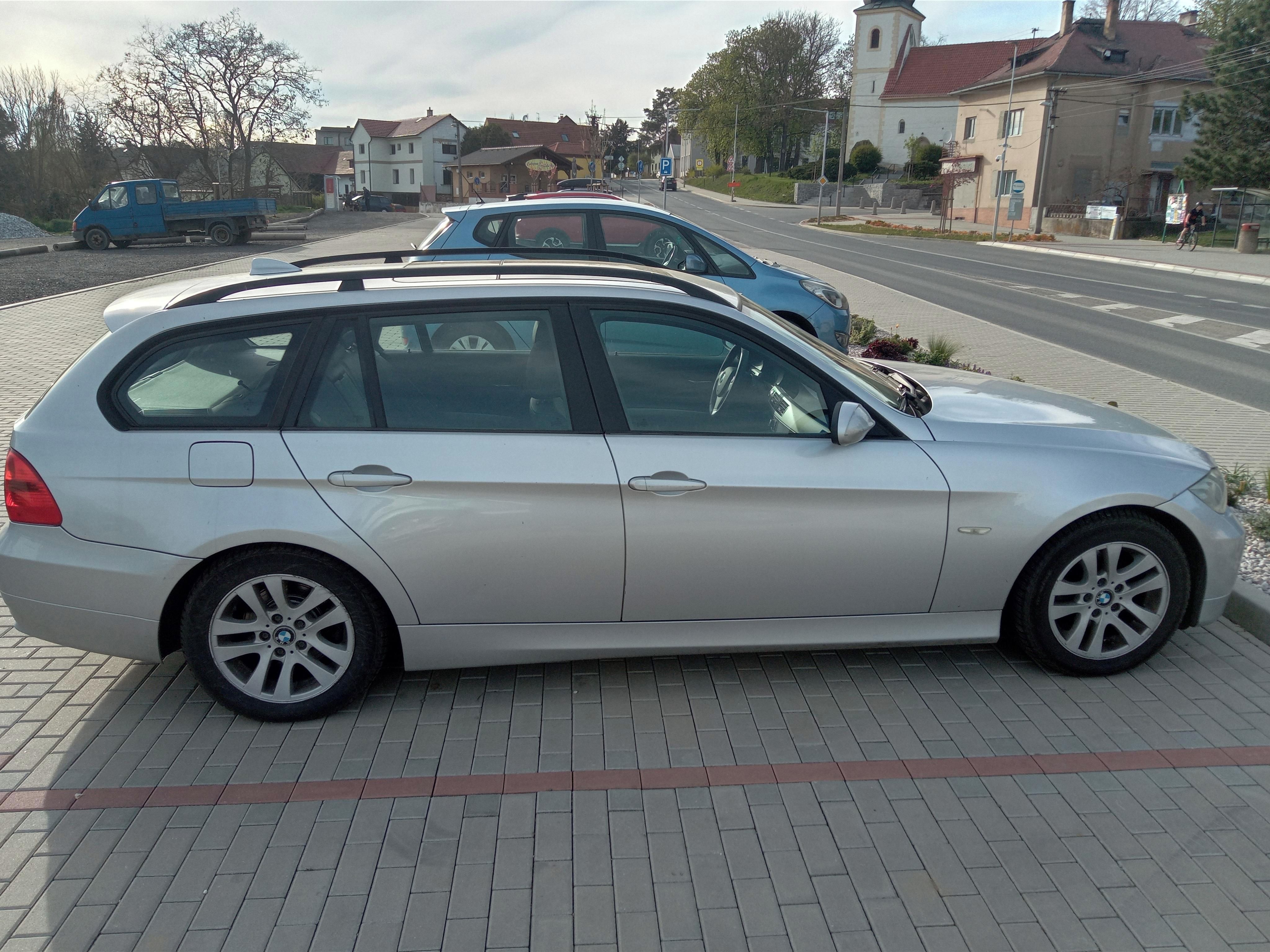 BMW Řada 3, E91 320d motor M47 NESTOČENO - fotka 2