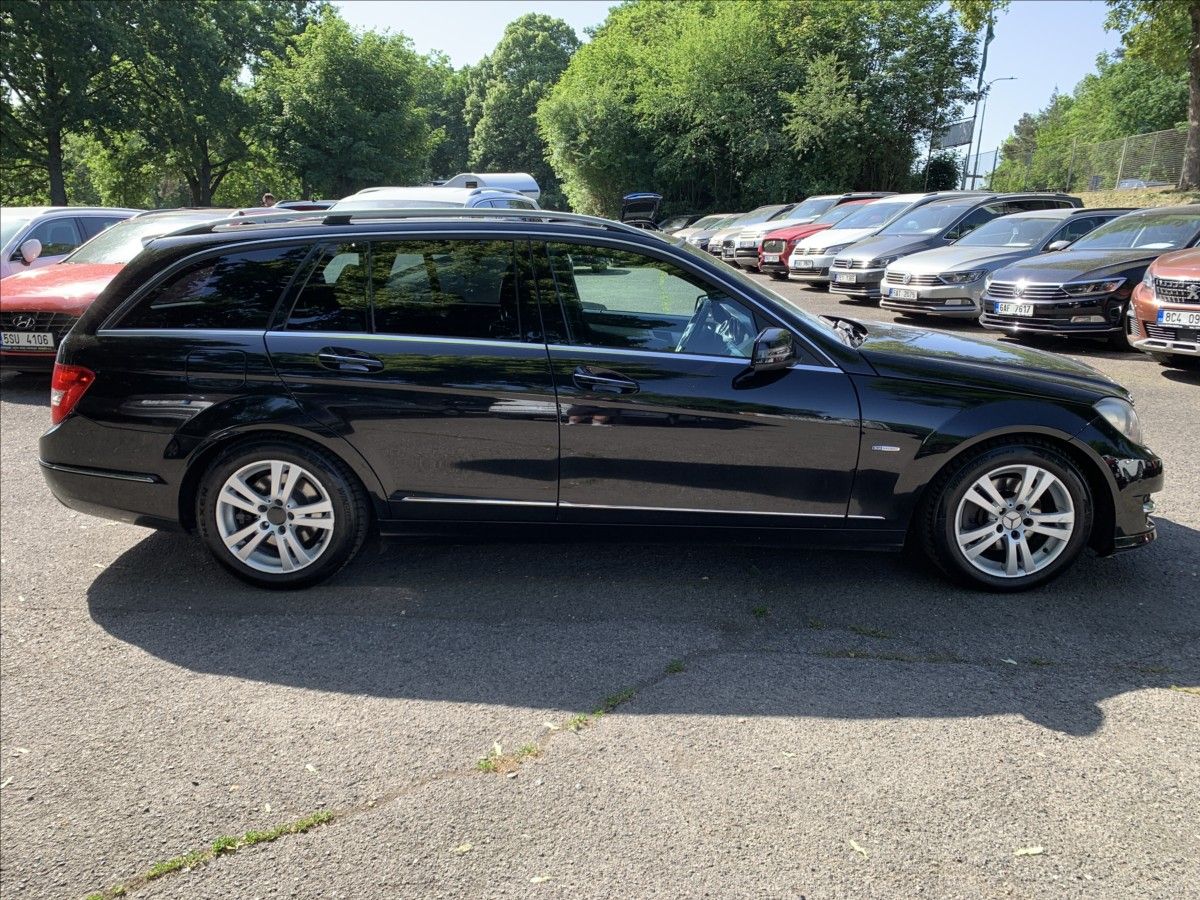 Mercedes-Benz Třídy C, 2,2 CDI 4MATIC - fotka 4