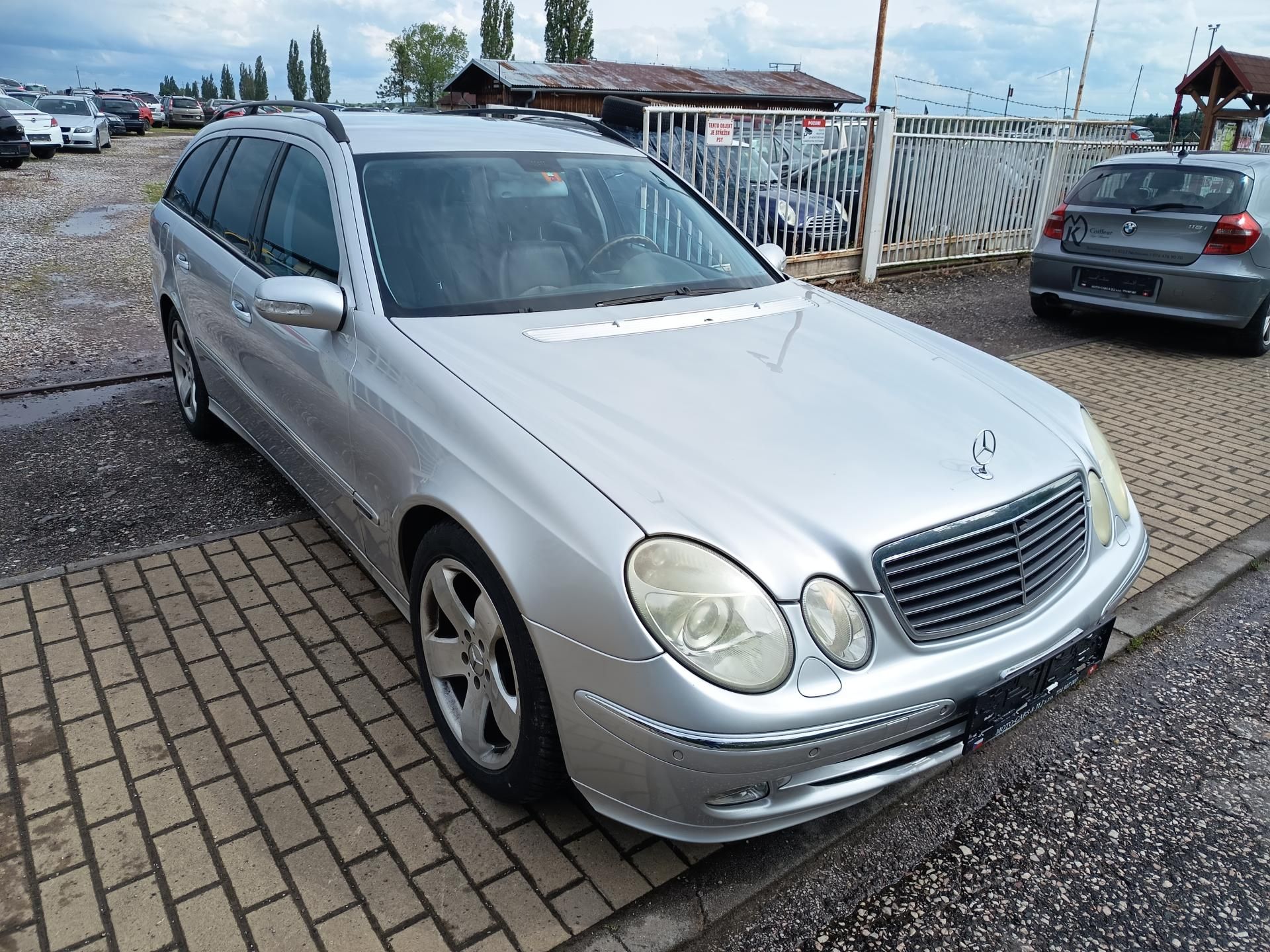 Mercedes-Benz Třídy E, 3.2 165kw - fotka 5