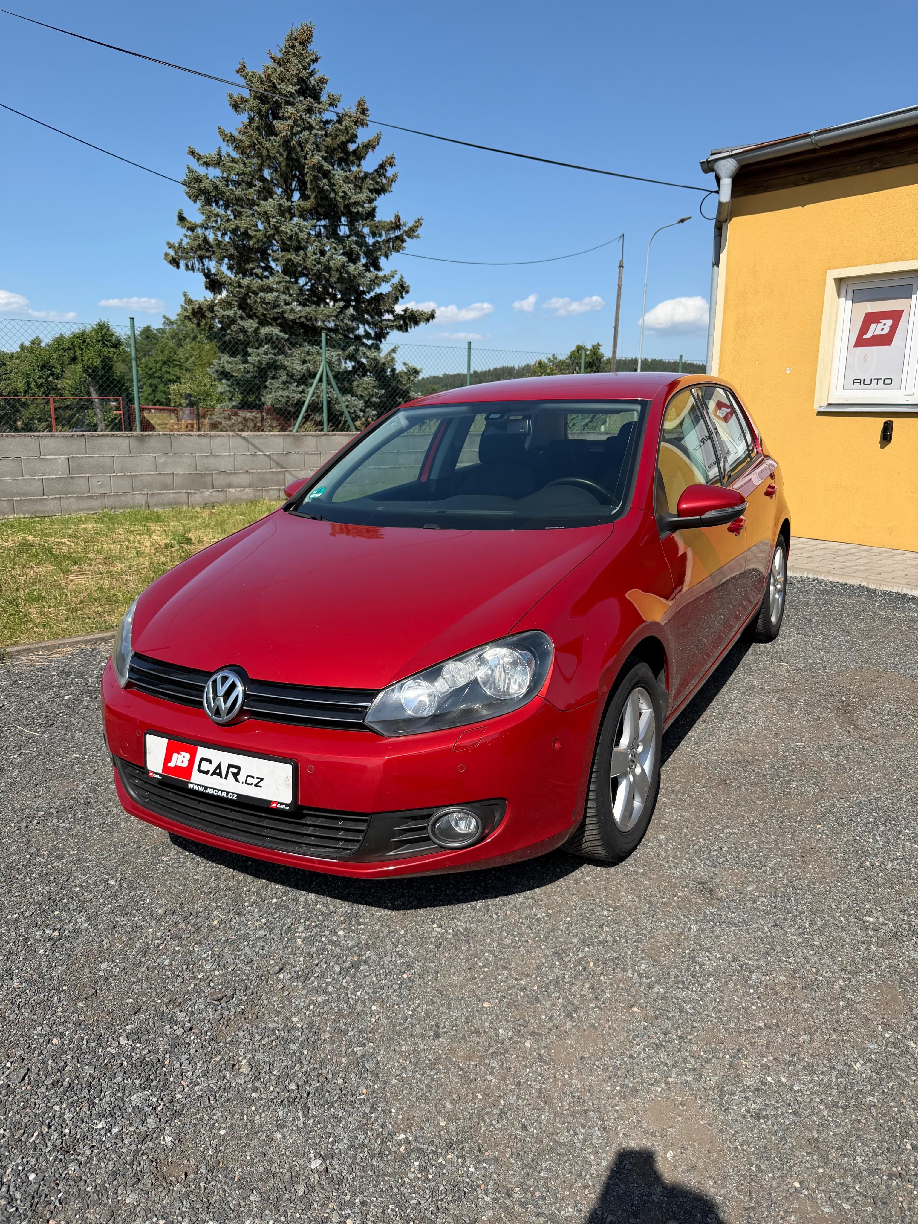 Volkswagen Golf, 1.2 TSI 77 kW NAVI VÝHŘEV 1.M - fotka 2
