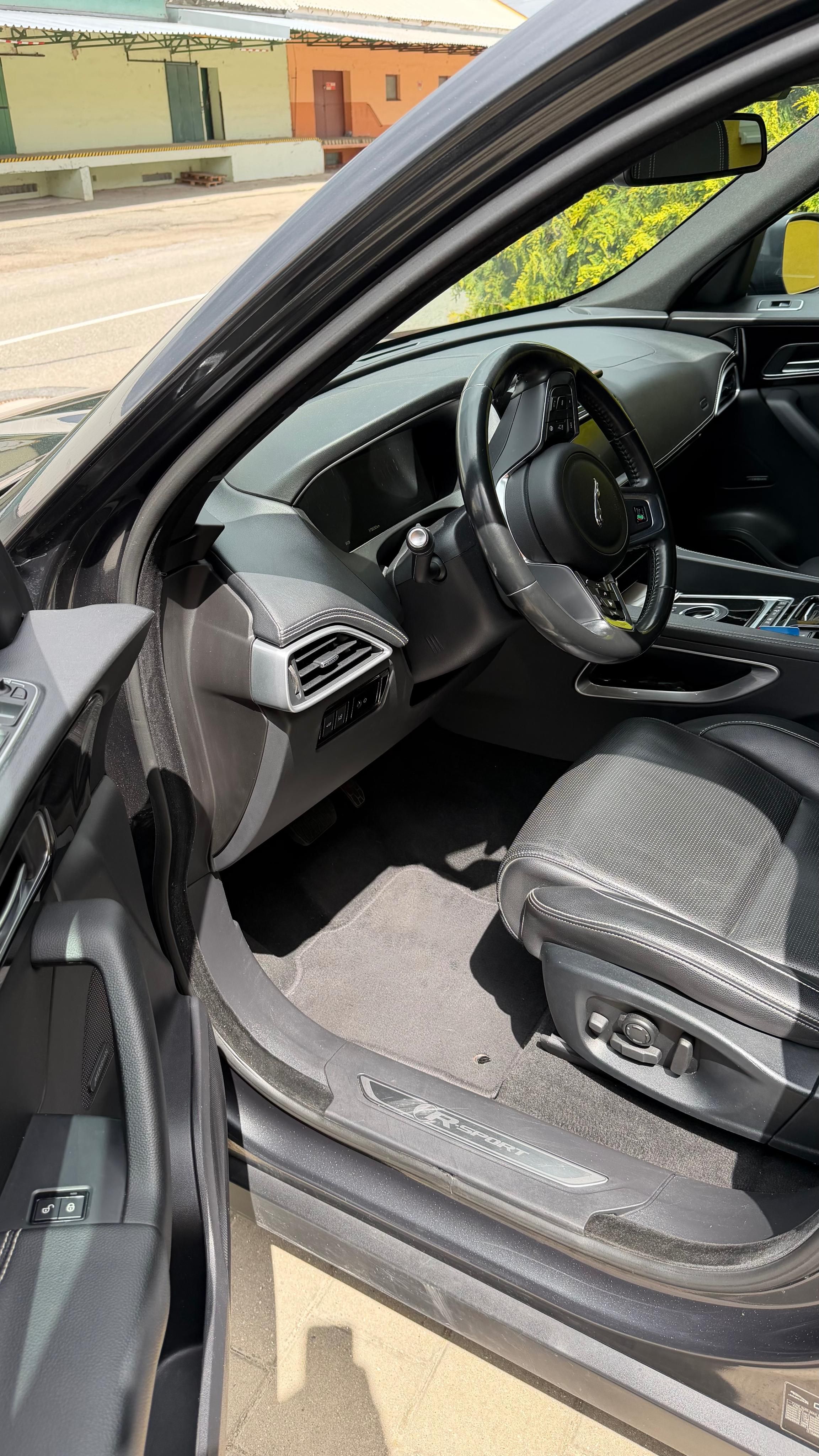Jaguar F-Pace, Jaguar F-Pace top stav - fotka 5