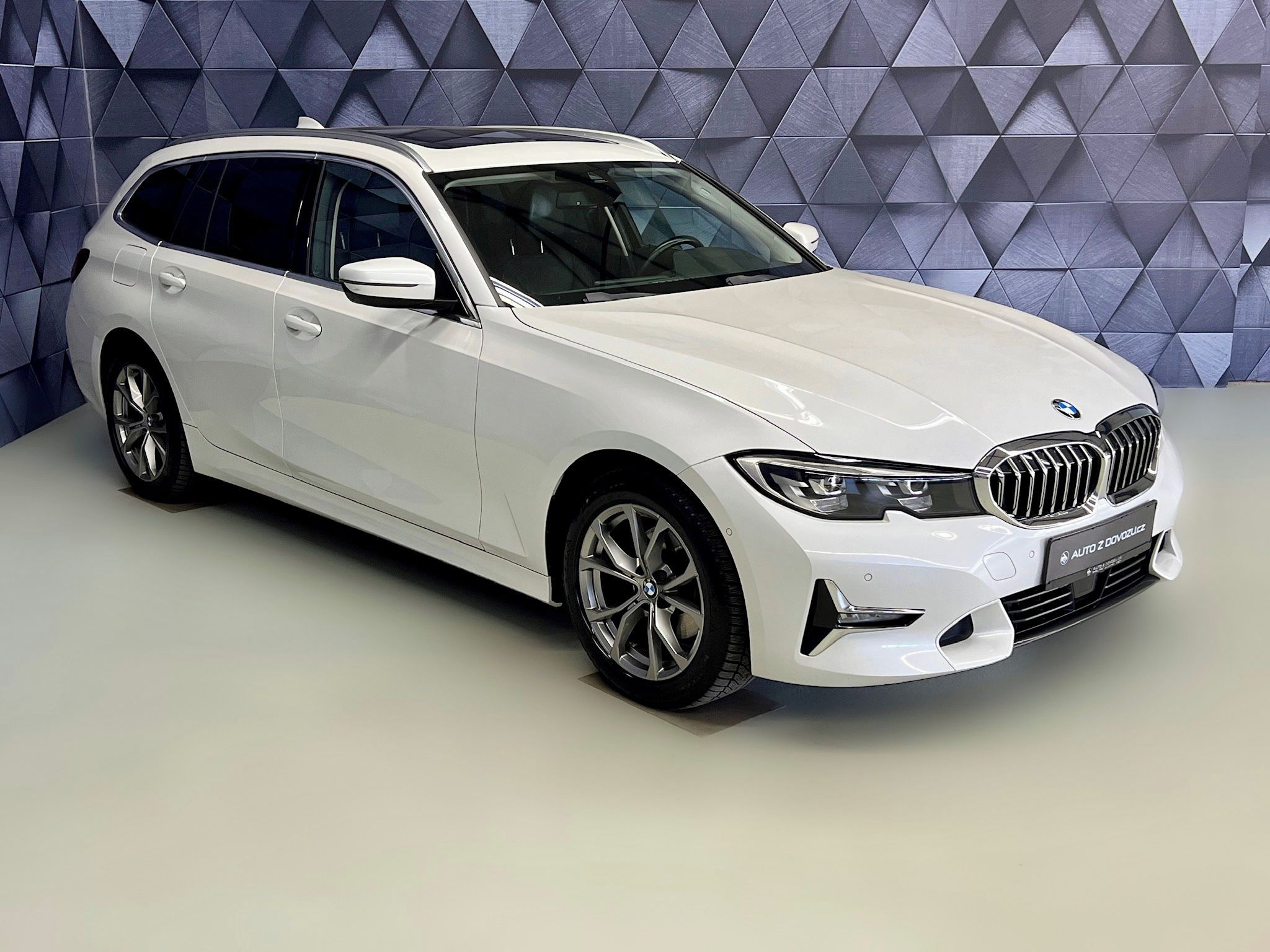 BMW Řada 3, 320d xDrive LUXURY, PANORAMA - fotka 4