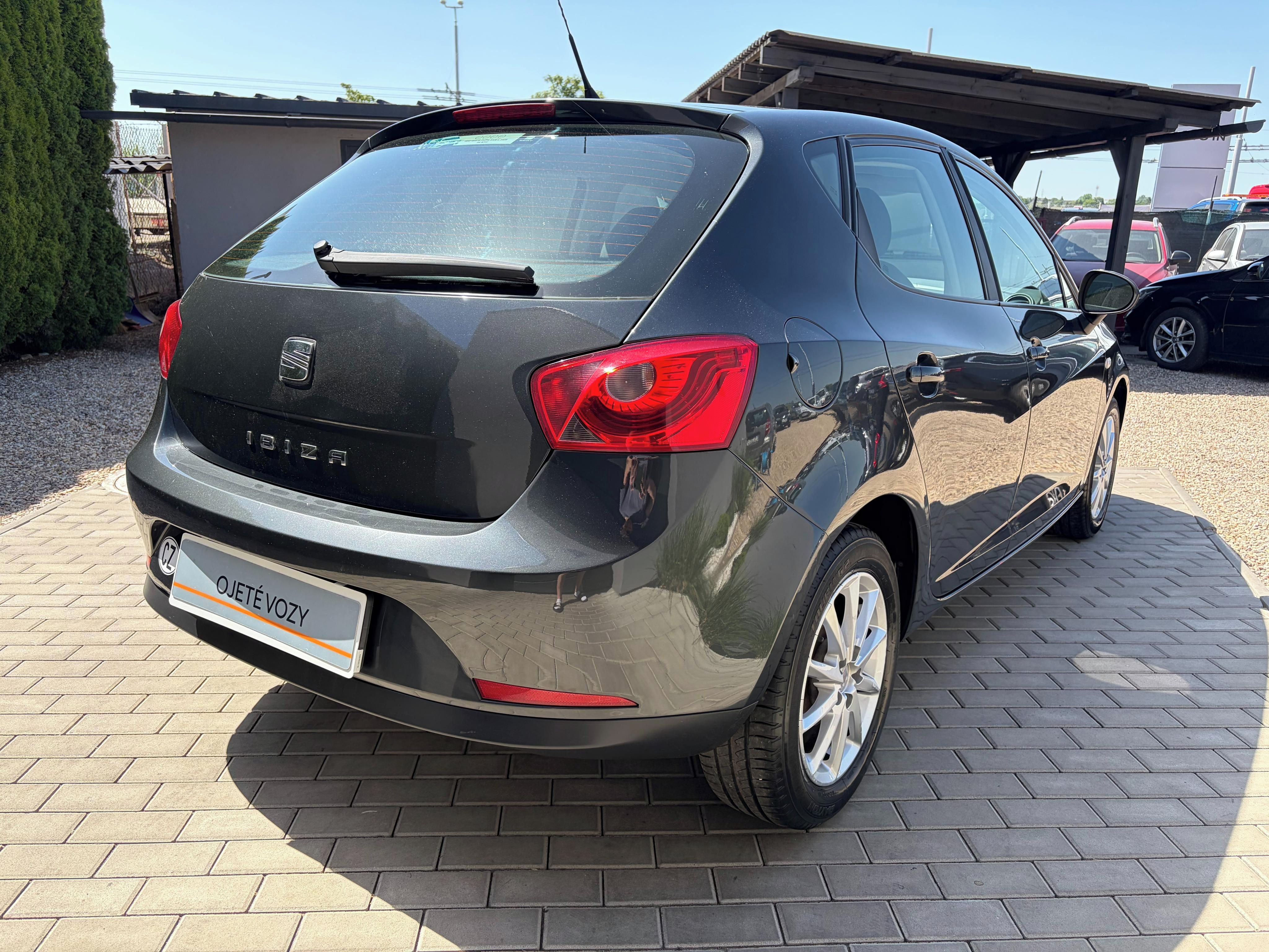 Seat Ibiza, 1.4i 16V 63KW STYLE, Po 1. Maj - fotka 4