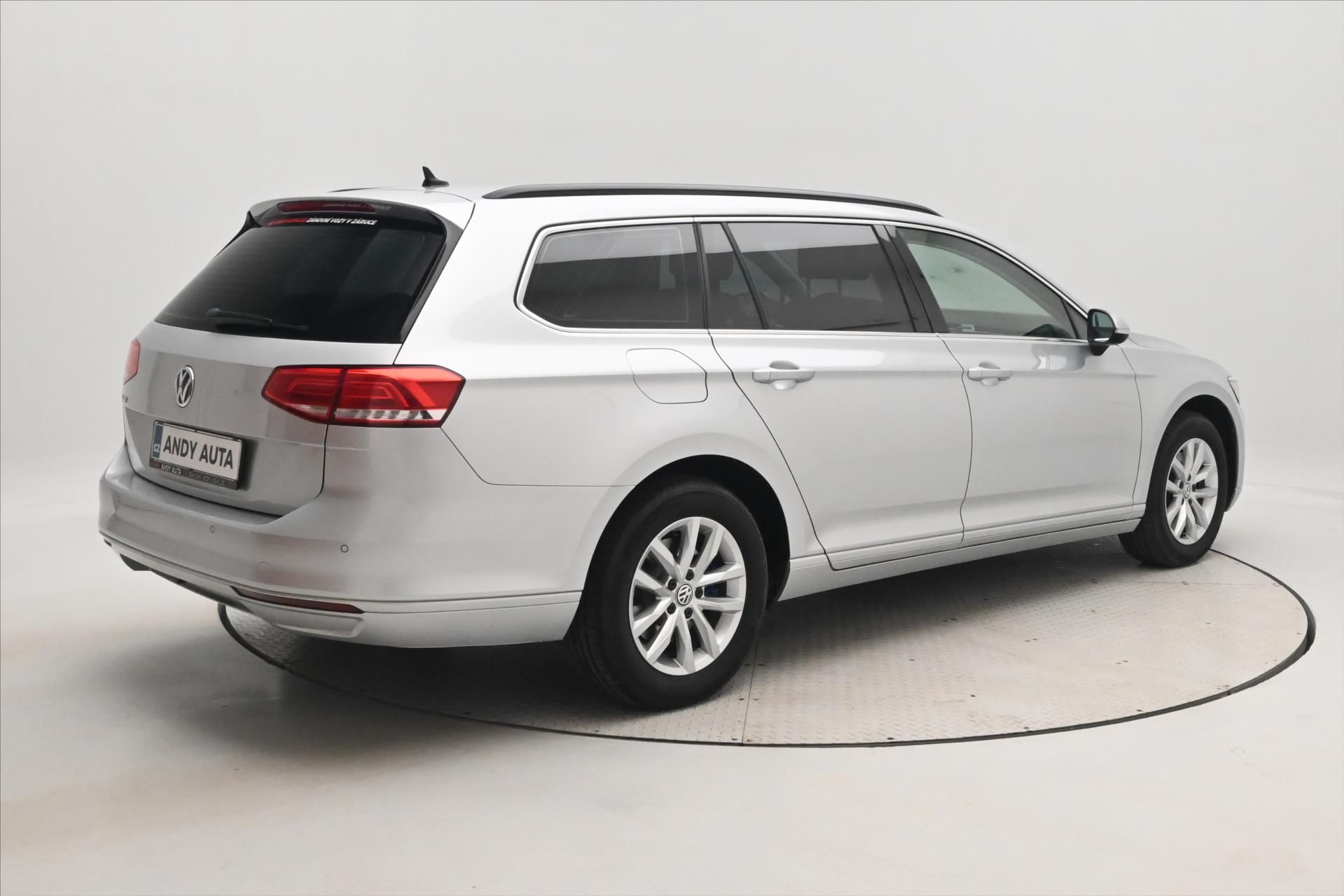 Volkswagen Passat, 2,0 TDI 110 kW Navigace Záruka - fotka 5