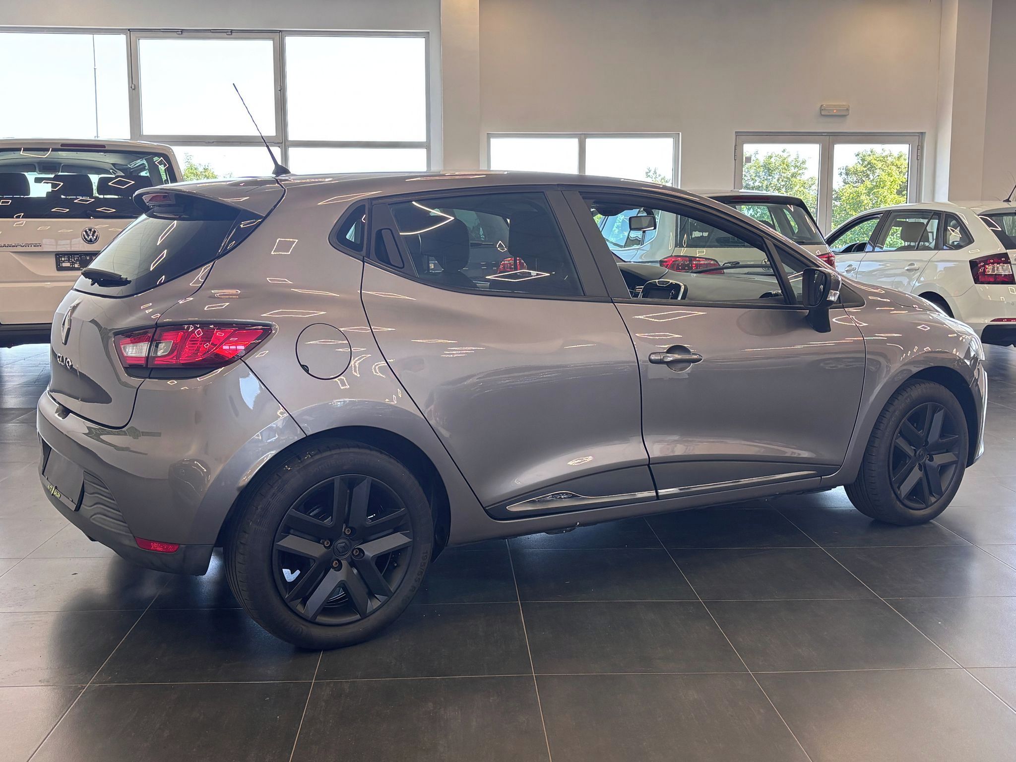 Renault Clio, 1.2 16V, 54kW, 88 tisíc najeto - fotka 4