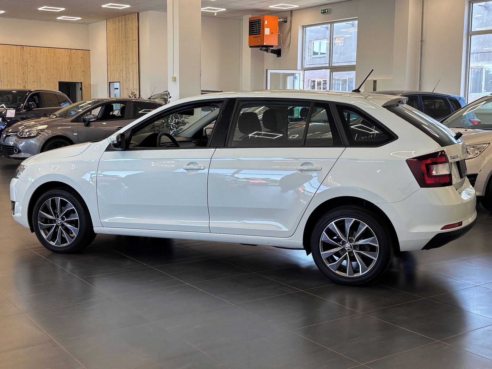 Škoda Rapid, 1.0, 70kW, 99 928 km najeto! - fotka 4