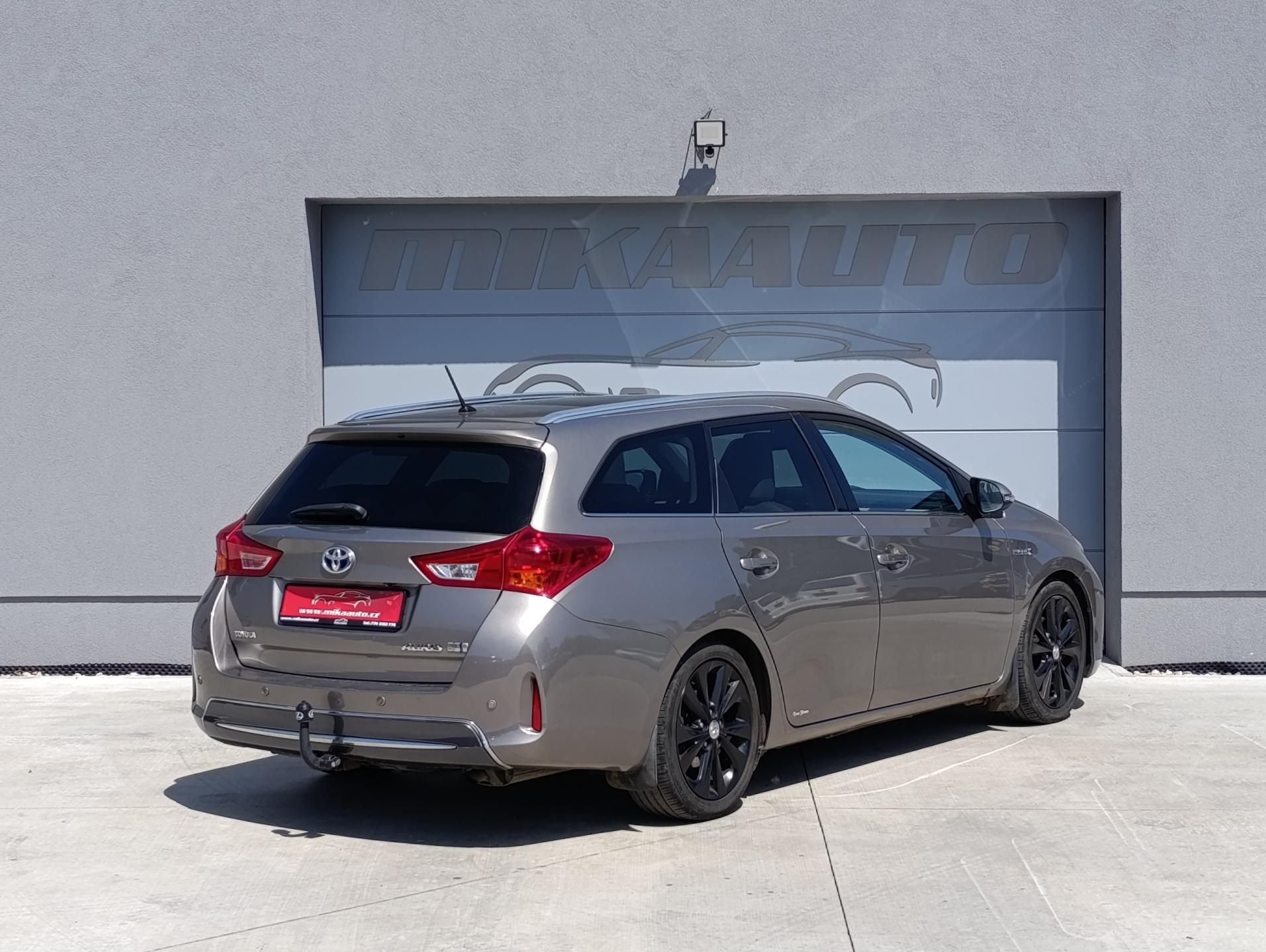 Toyota Auris, 1.8i HYBRID e-CVT PANO - fotka 5