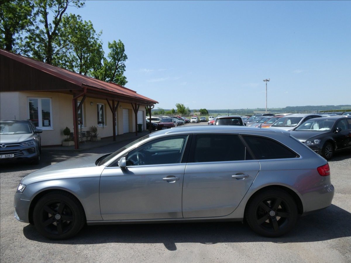 Audi A4, 2,0 TDi 125kW serviska,NAVI - fotka 6