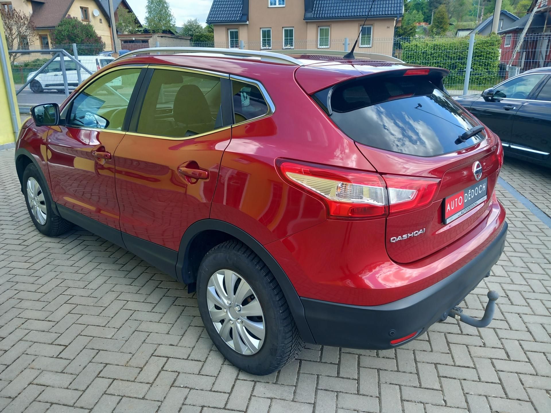 Nissan Qashqai, MAX.VÝBAVA ! PO VELKÉM SERVISE - fotka 6