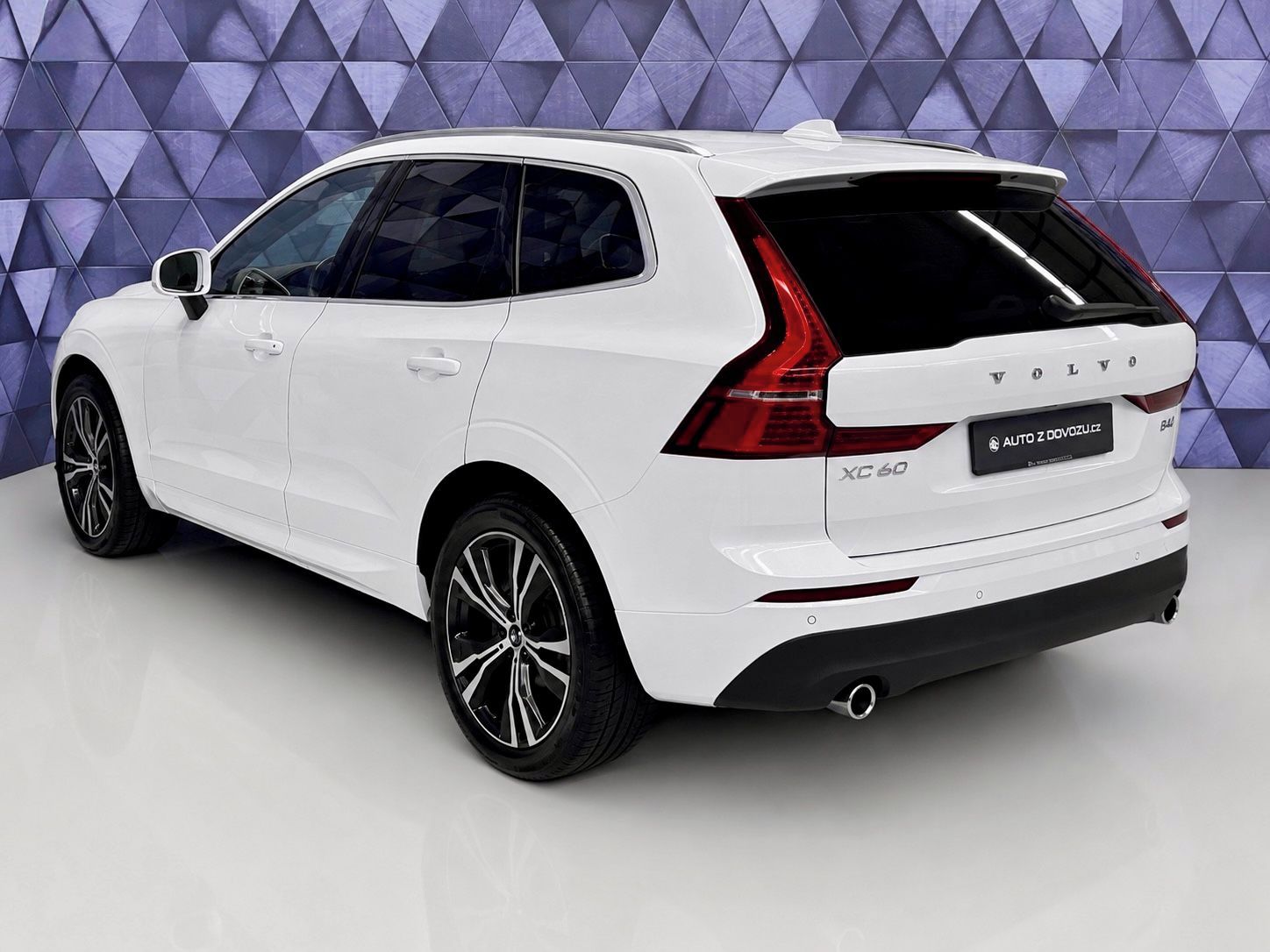 Volvo XC60, B4 AWD MOMENTUM, KAMERA, ACC, - fotka 5