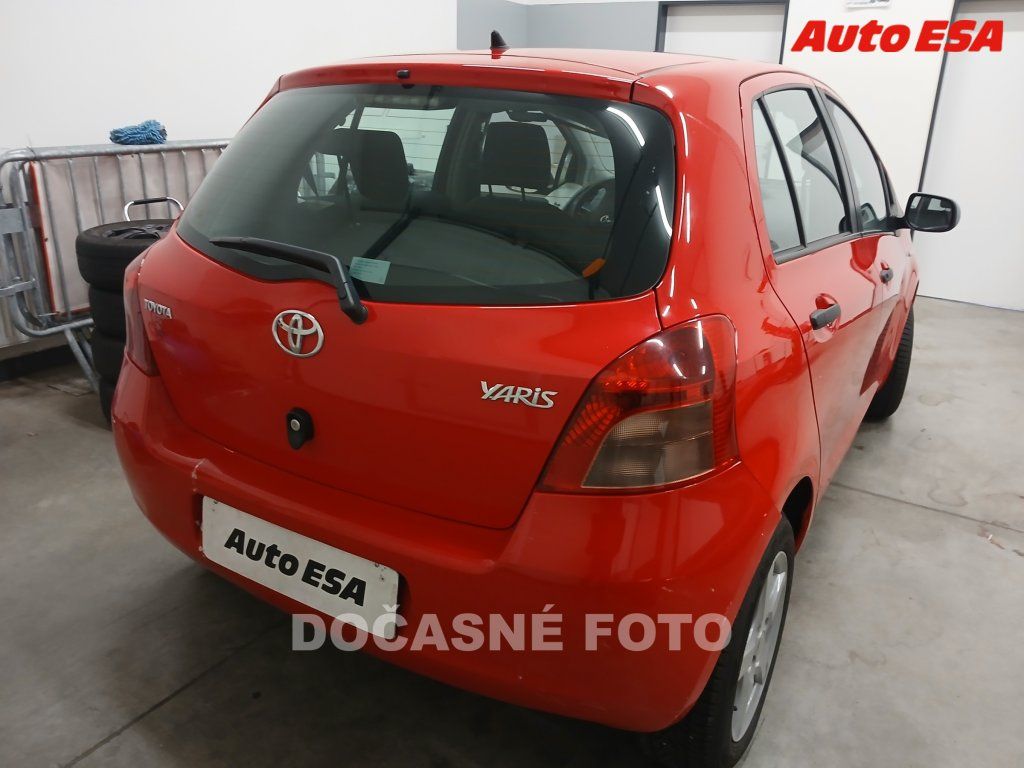 Toyota Yaris, 1.3,1.maj,ČR,AC - fotka 2