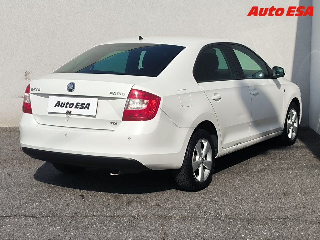 Škoda Rapid, 1.6 TDi,AC,park.čidla - fotka 4