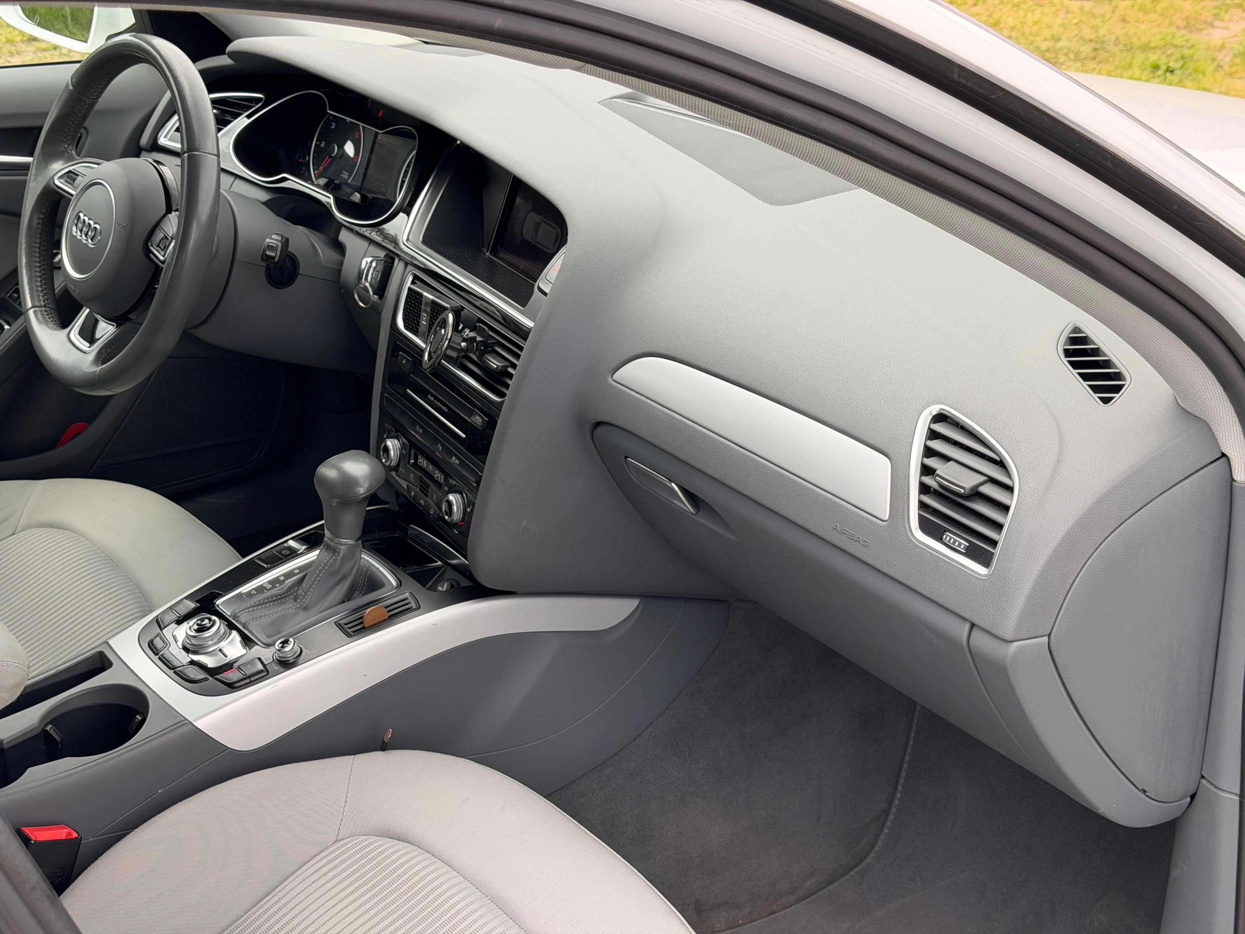 Audi A4 Avant, Audi A4 Avant S - Line - fotka 5