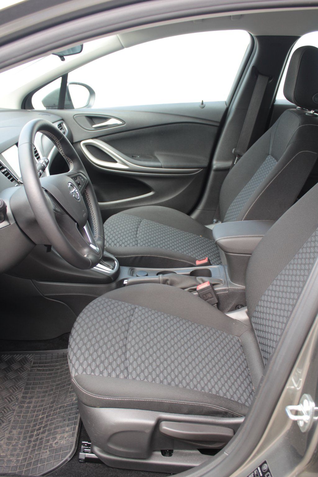 Opel Astra, Enjoy 1,4 Turbo 110kW AT6 - fotka 5