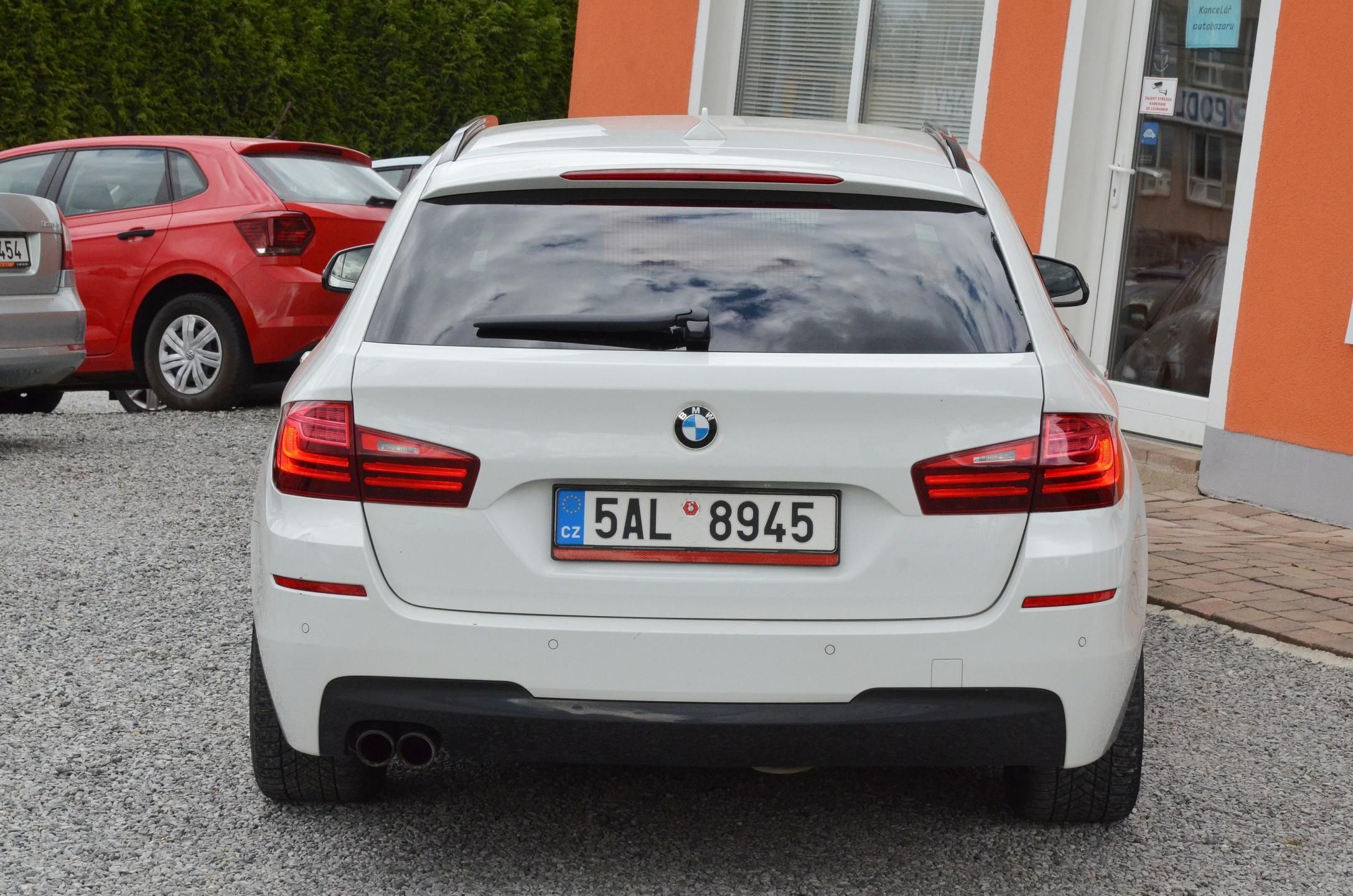 BMW Řada 5, 520d xDrive AT / ČR / M-PAKET - fotka 5
