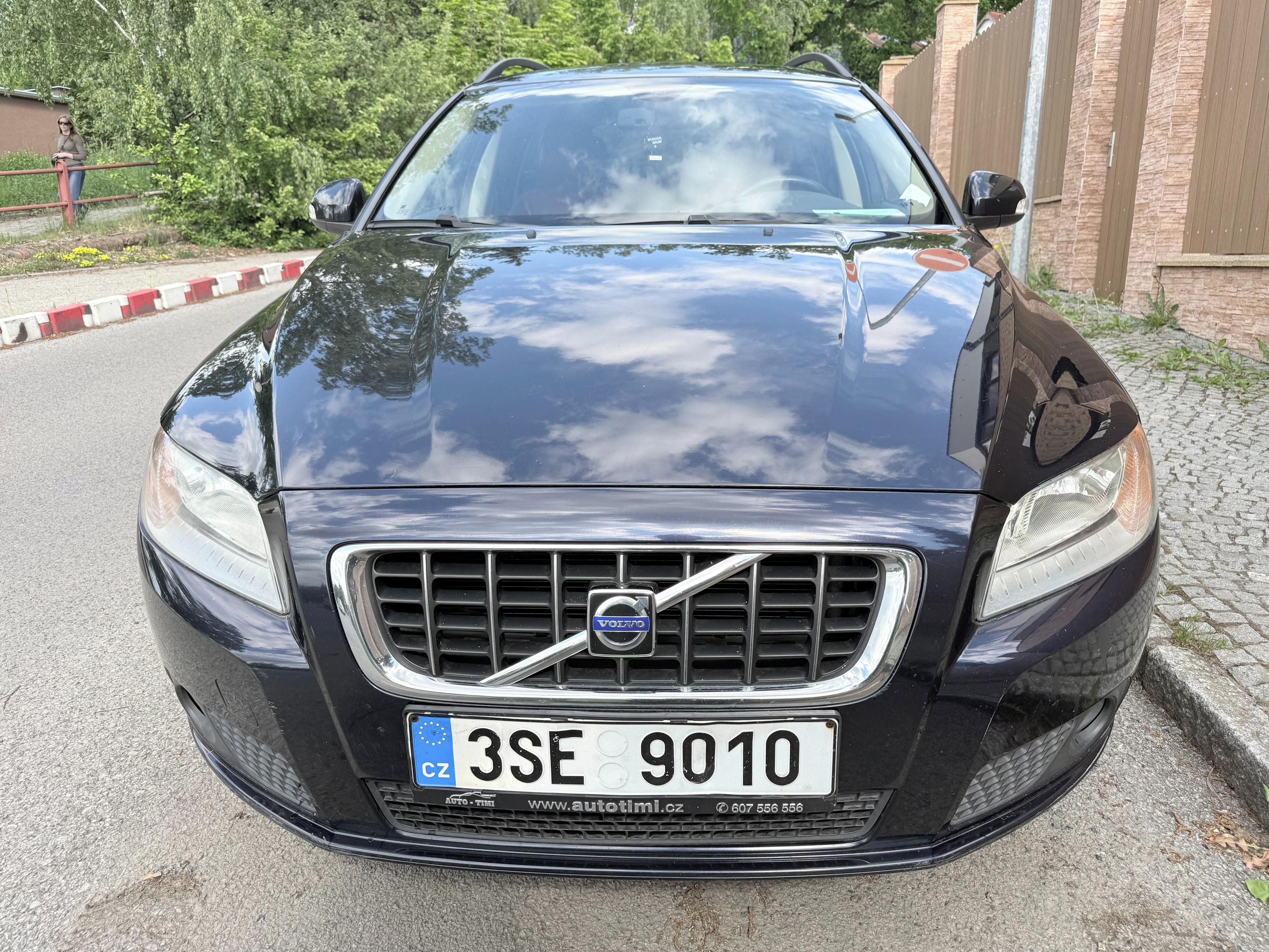 Volvo V70, červená kůže, 2008 - fotka 2