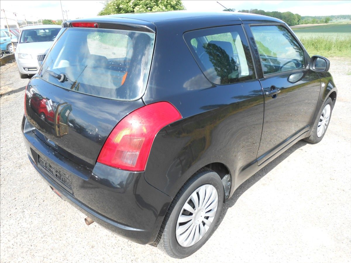 Suzuki Swift, 1,3 i 16V 68 kW KLIMA - fotka 3