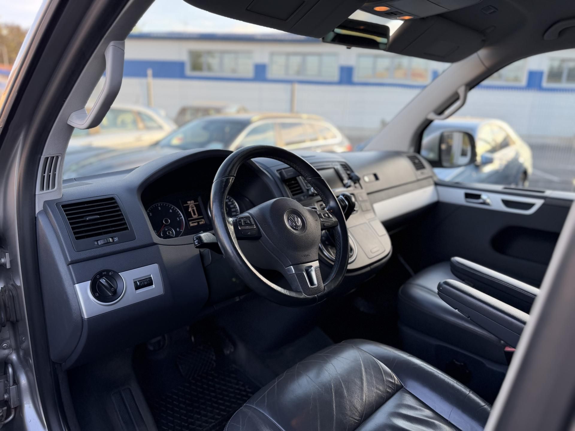 Volkswagen Multivan, 2.0 TDI, DSG, WEBASTO - fotka 4