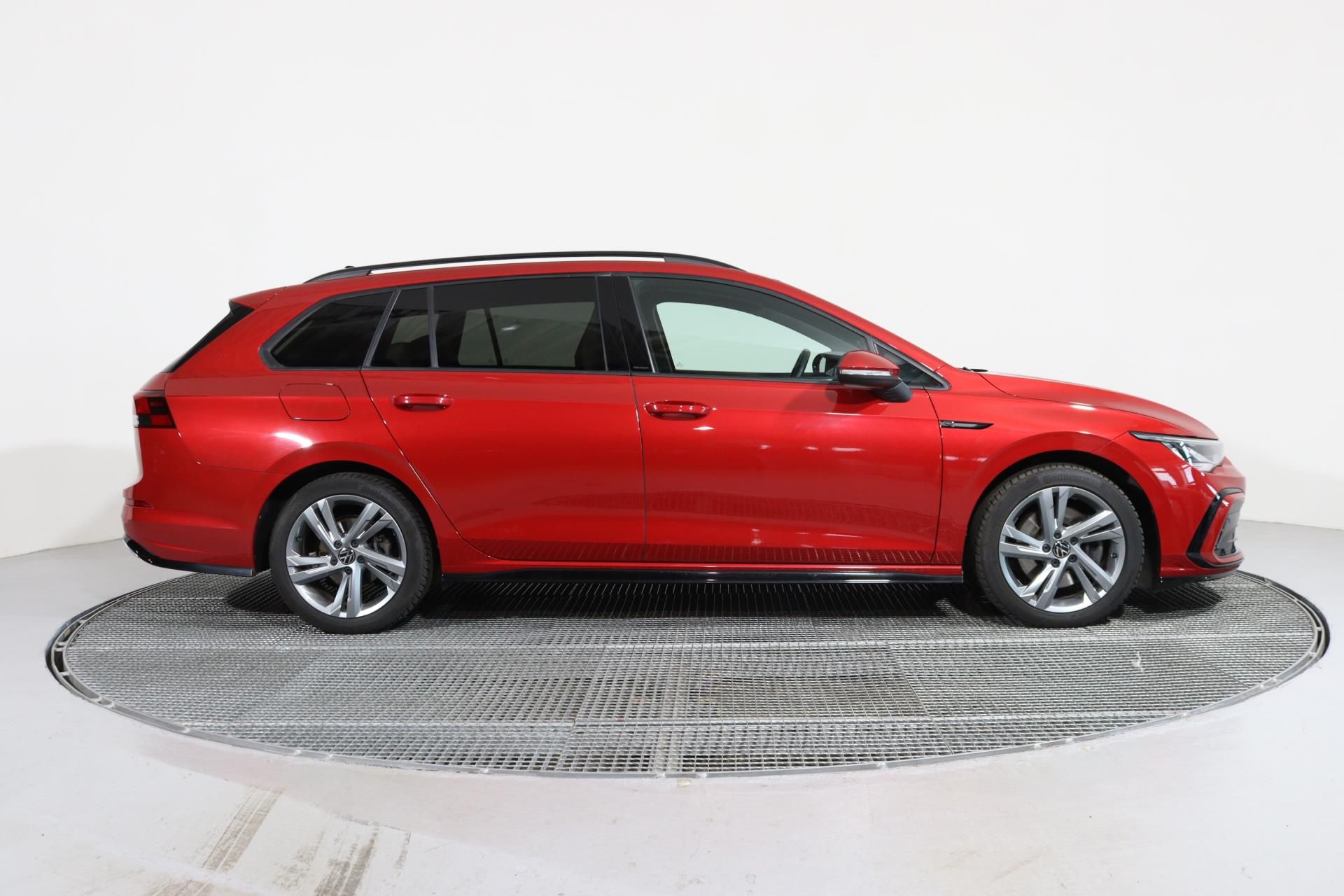 Volkswagen Golf Variant, R-Line 2,0 TDI 7DSG 110kW - fotka 3
