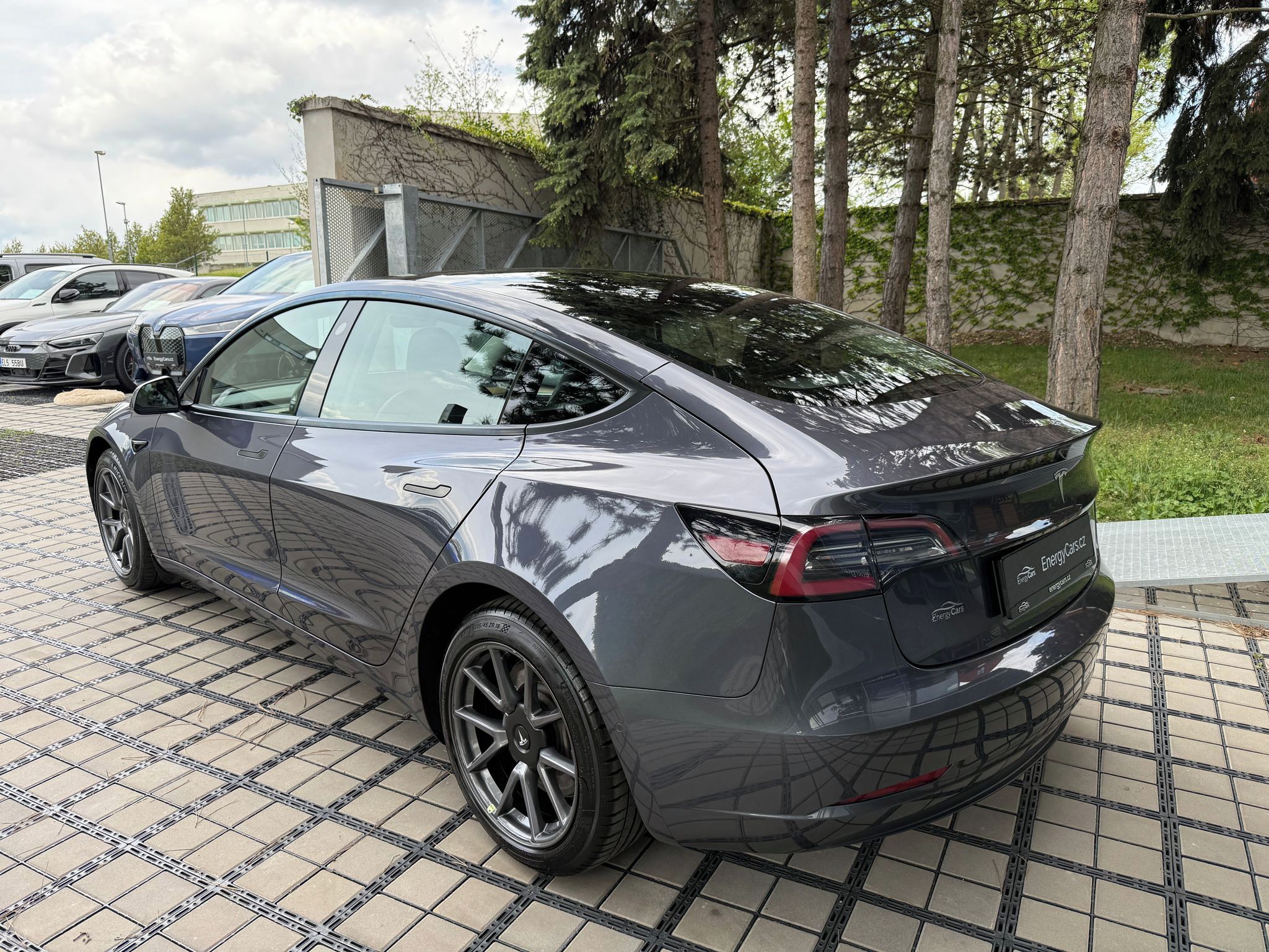 Tesla Model 3, Standart Range LFP Autopilot - fotka 4