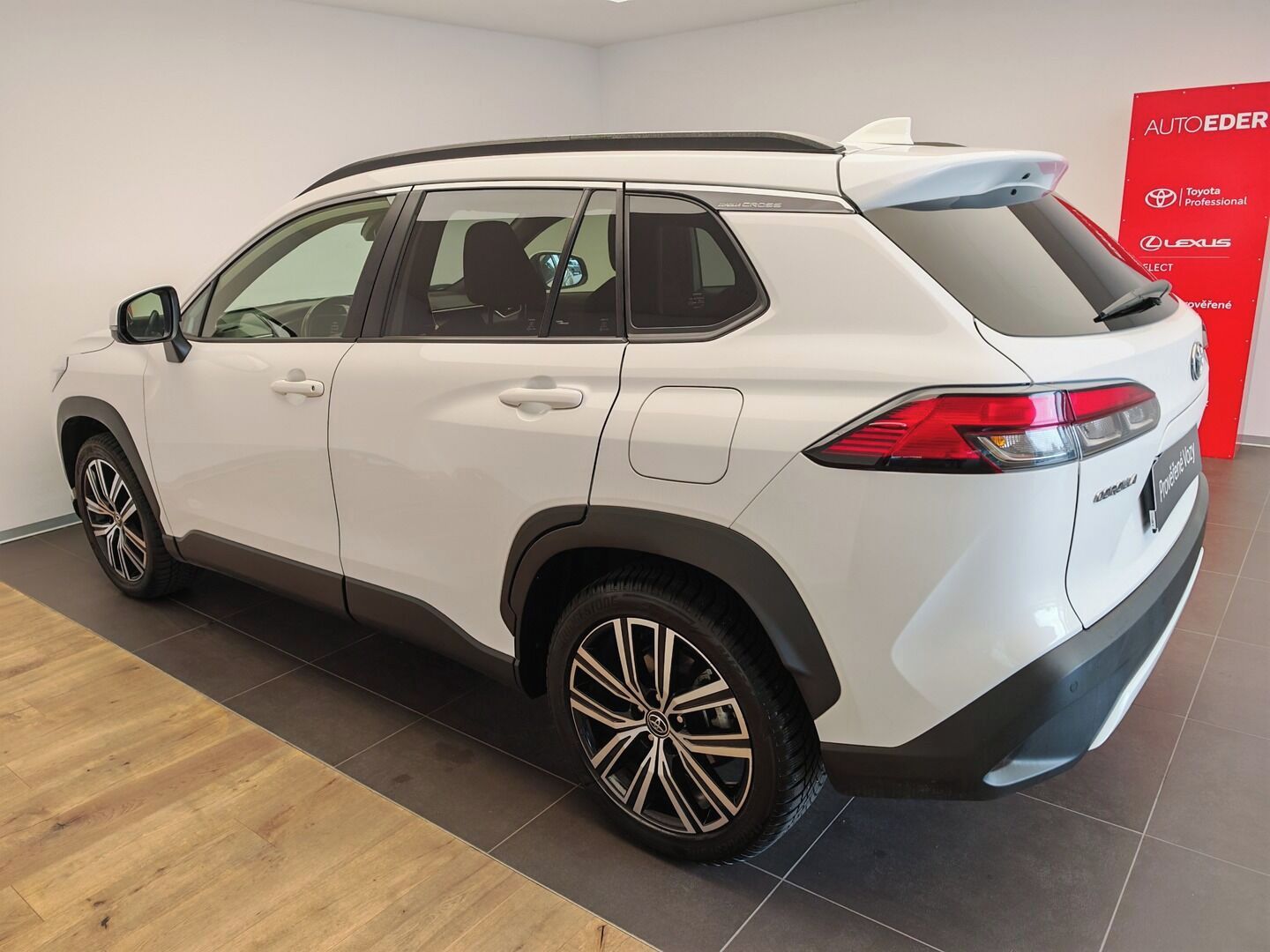 Toyota Corolla Cross, 1.8 Hybrid Style - fotka 6