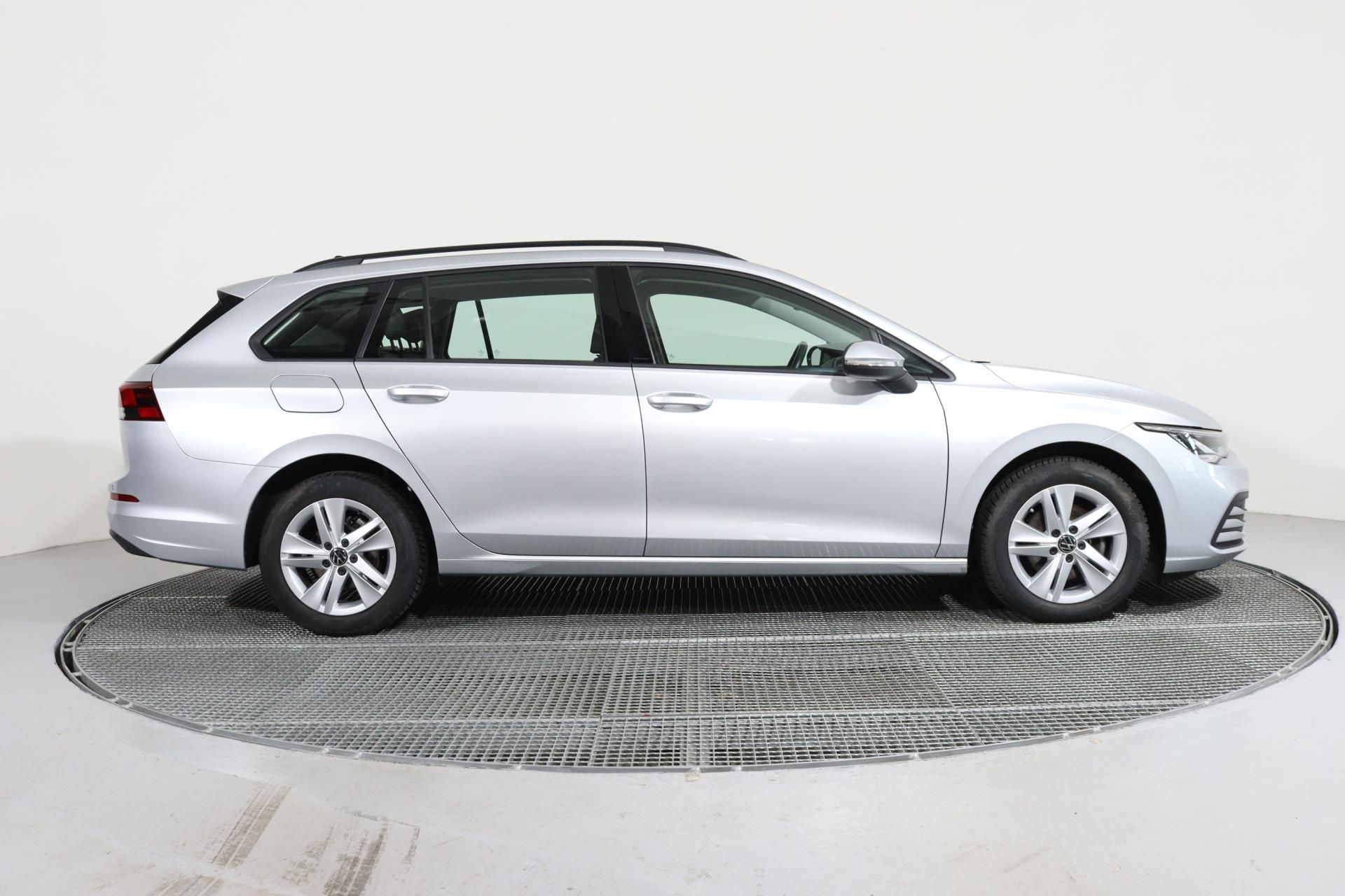 Volkswagen Golf Variant, LIFE 1,0 TSI 81kW/ LED světla - fotka 3