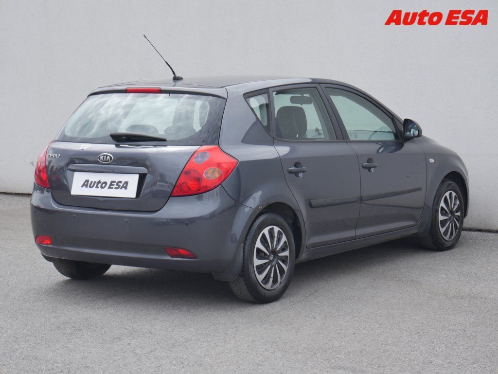 Kia Cee´d, 1.4 CVVT - fotka 4