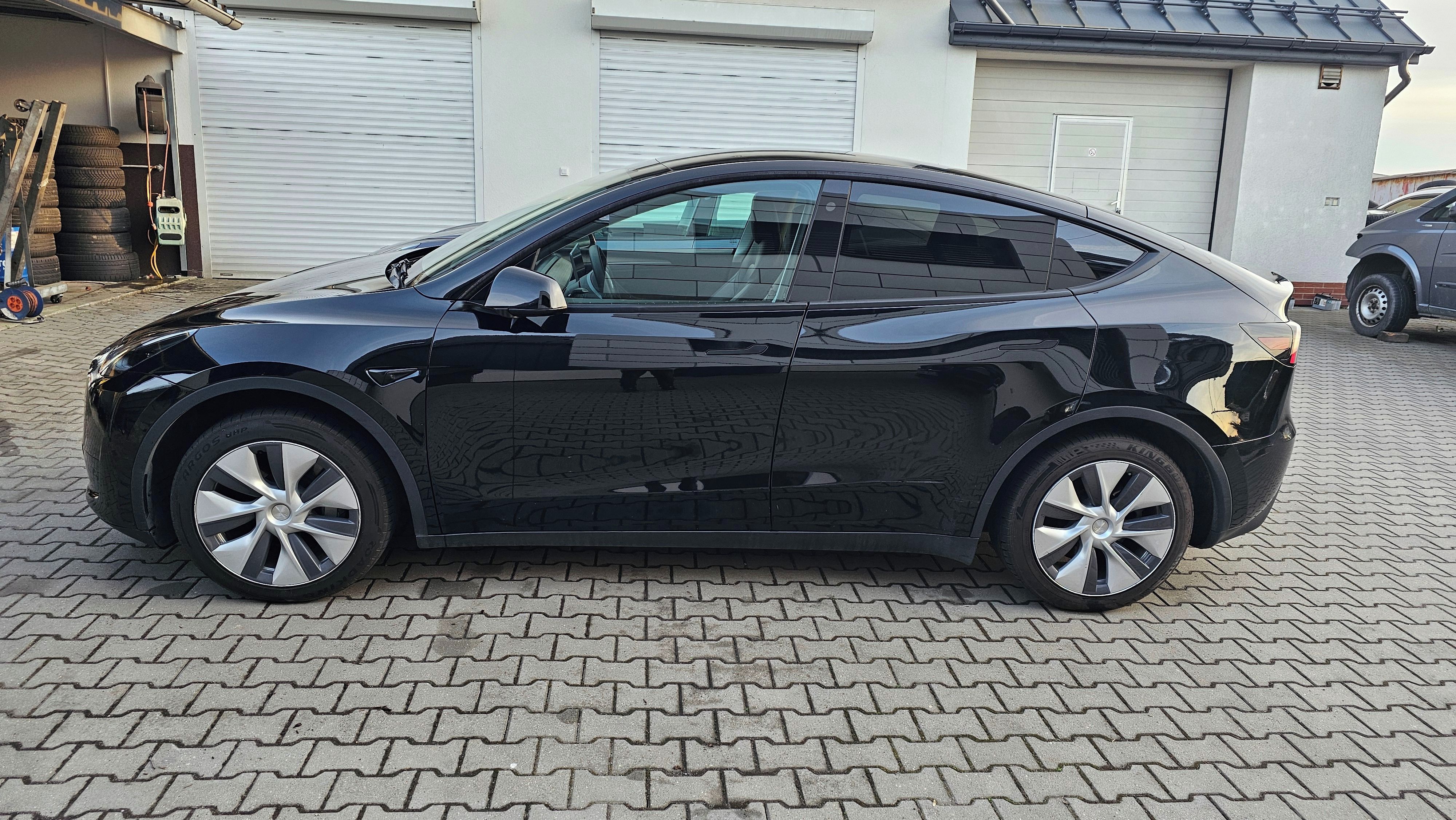 Tesla Model Y, LFP RWD 94% SoH ihned k odběru - fotka 5